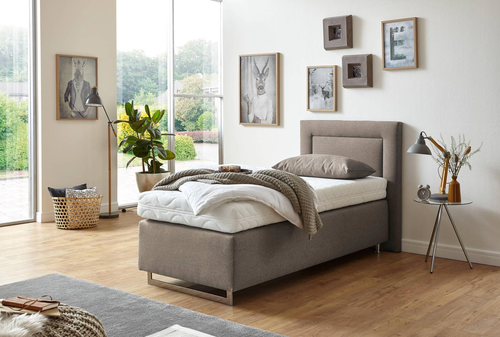 Westfalia Schlafkomfort Boxspringbett, mit Zierkissen und verchromten Kufen, in diversen Ausführungen Westfalia Schlafkomfort Boxspringbett, mit Zierkissen und verchromten Kufen, in diversen Ausführungen von Westfalia Schlafkomfort