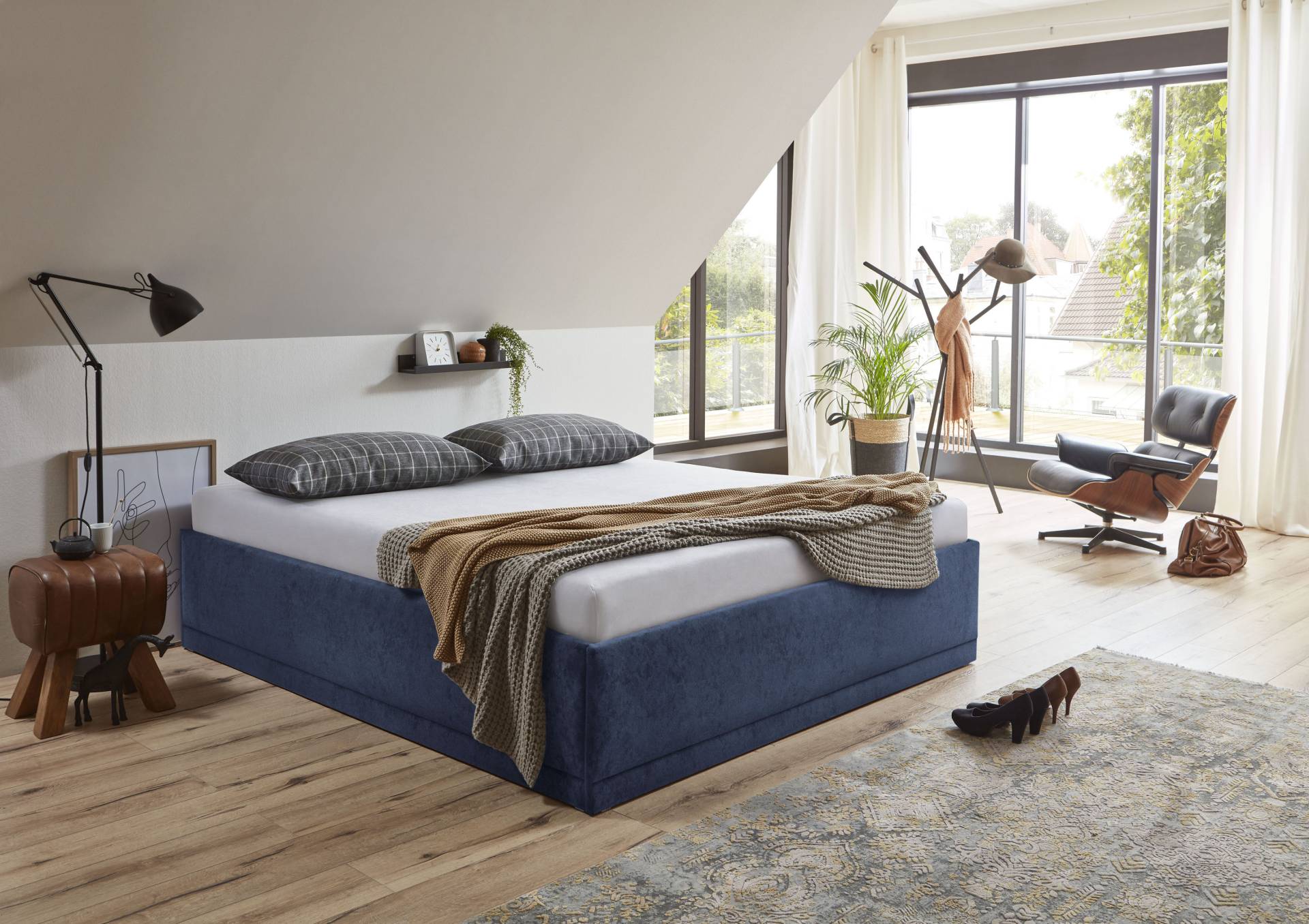 Westfalia Schlafkomfort Polsterbett »Texel«, Komforthöhe mit Zierkissen, Bettkasten bei Ausführung mit Matratze von Westfalia Schlafkomfort