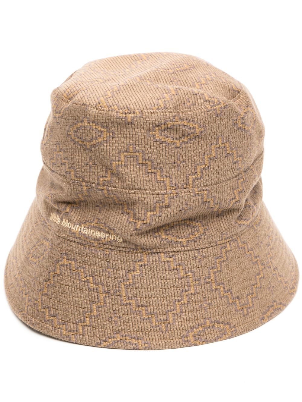 White Mountaineering logo-patch bucket hat - Brown von White Mountaineering