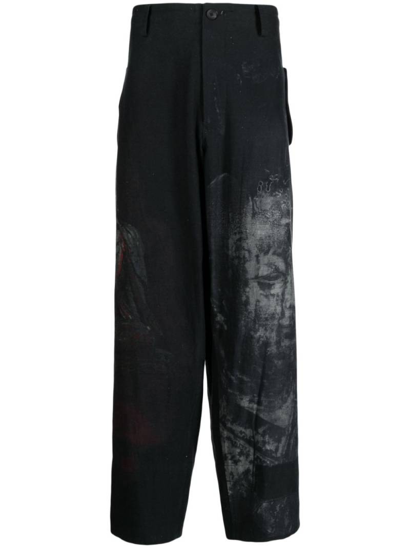 Yohji Yamamoto graphic-print wide-leg trousers - Black von Yohji Yamamoto