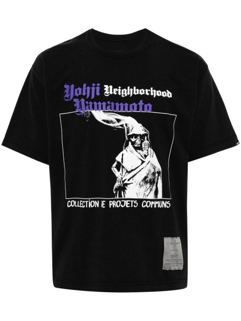 Yohji Yamamoto x NEIGHBORHOOD graphic-print cotton T-shirt - Black von Yohji Yamamoto