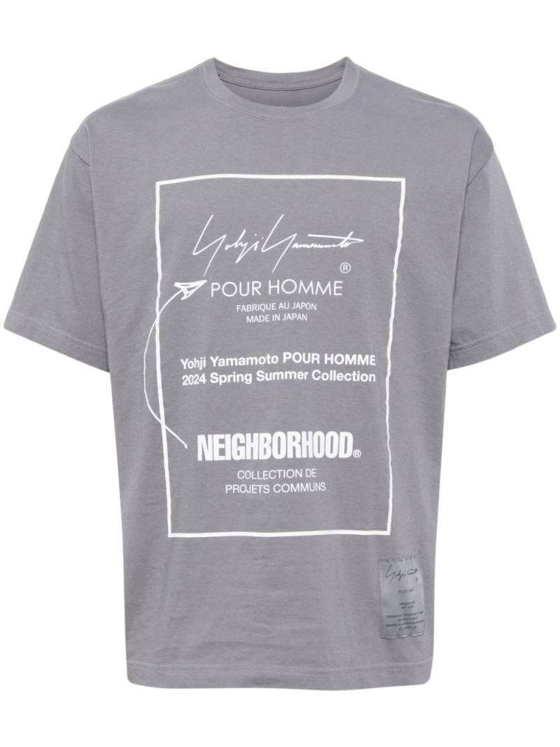 Yohji Yamamoto x NEIGHBORHOOD logo-print cotton T-shirt - Grey von Yohji Yamamoto