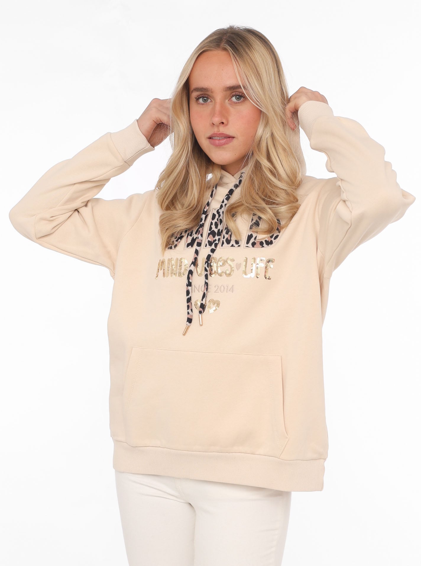 Zwillingsherz Hoodie »"Wild Free"«, mit Pailletten, Kordel und Innenseite der Kapuze im -Look von Zwillingsherz