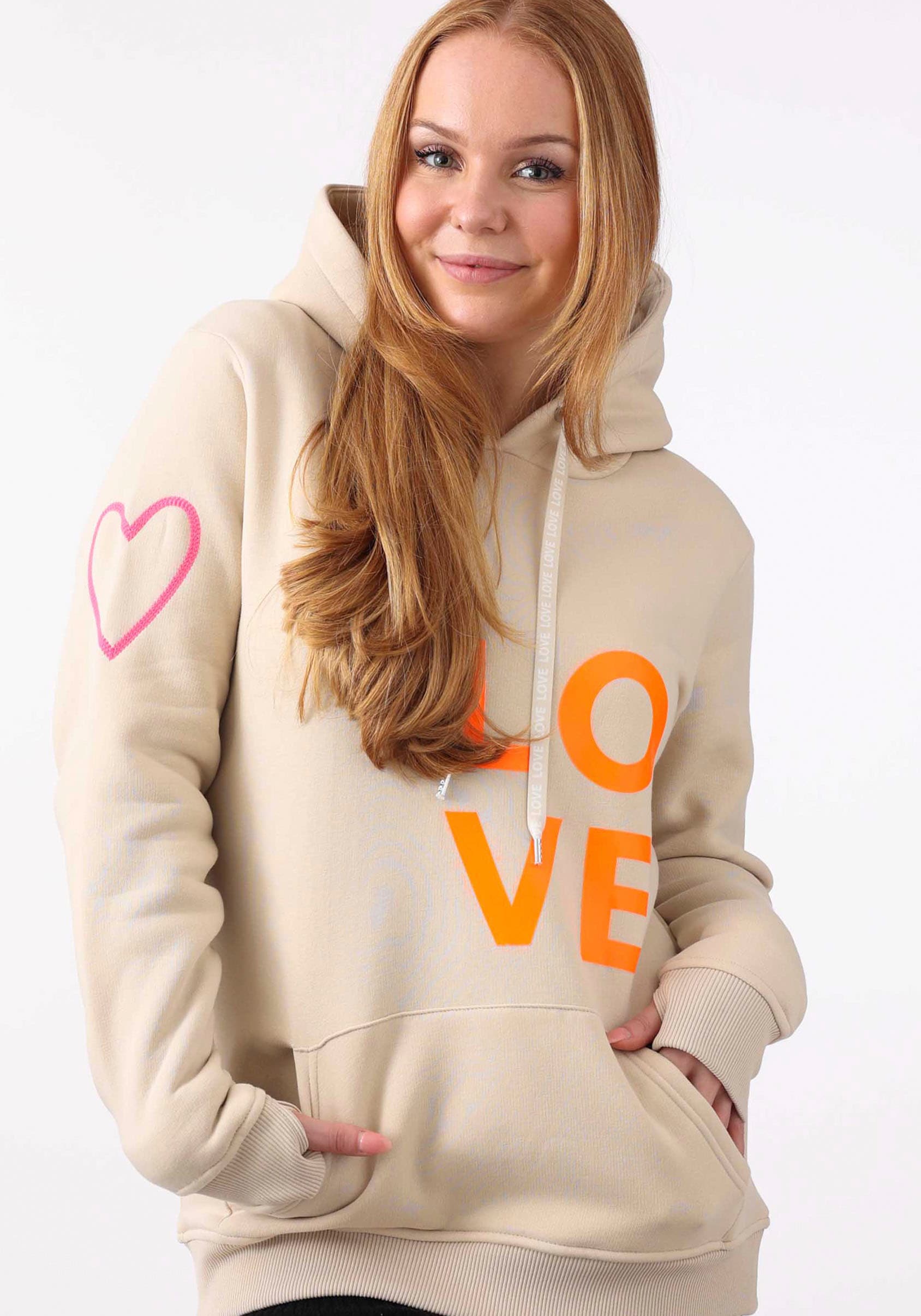 Zwillingsherz Kapuzensweatshirt, mit Aufschrift "LOVE" in Neon von Zwillingsherz