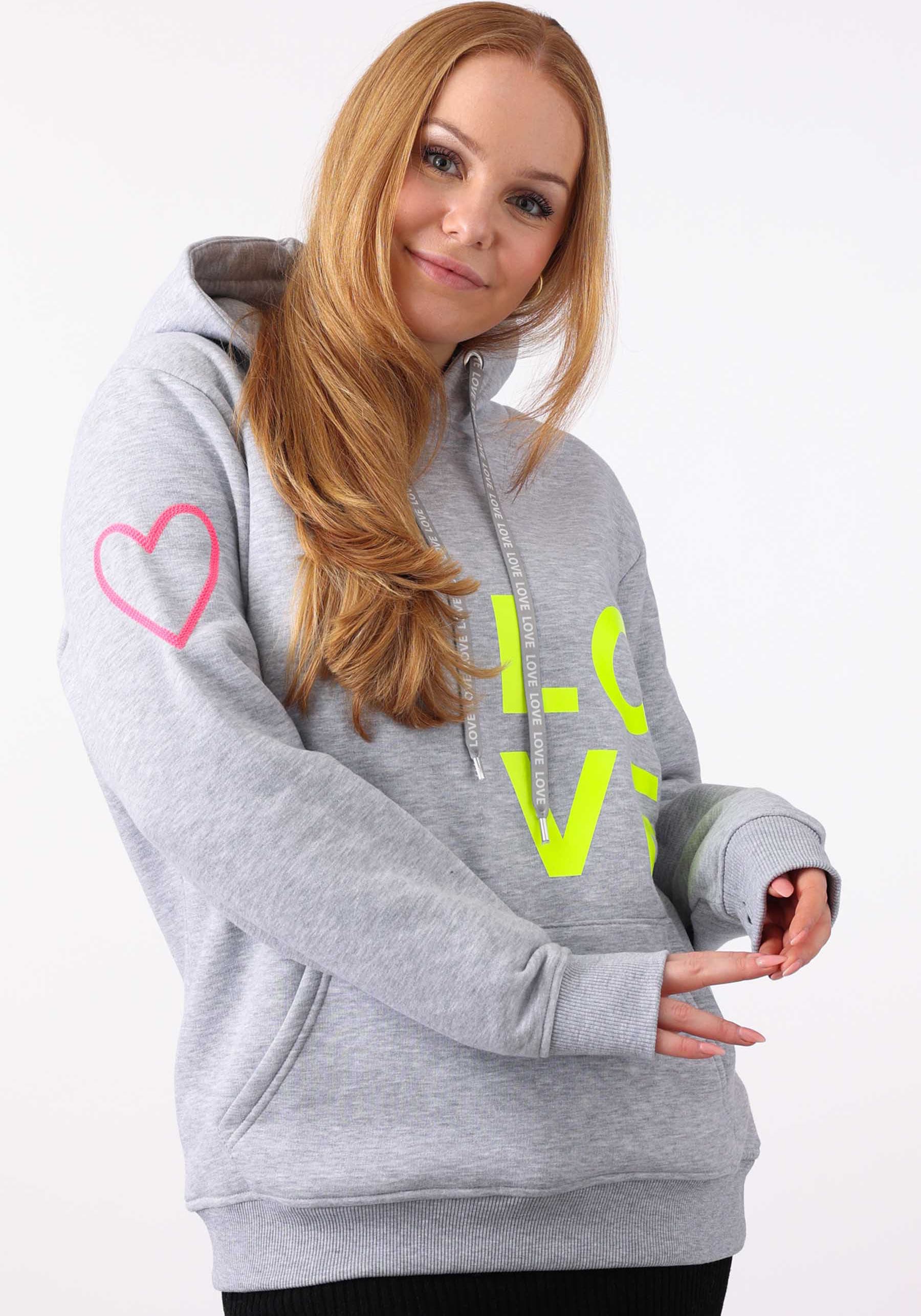 Zwillingsherz Kapuzensweatshirt, mit gesticktem Neon Herz am Ärmel und "Love" Schriftzug auf Kordel Zwillingsherz Kapuzensweatshirt, mit gesticktem Neon Herz am Ärmel und "Love" Schriftzug auf Kordel von Zwillingsherz
