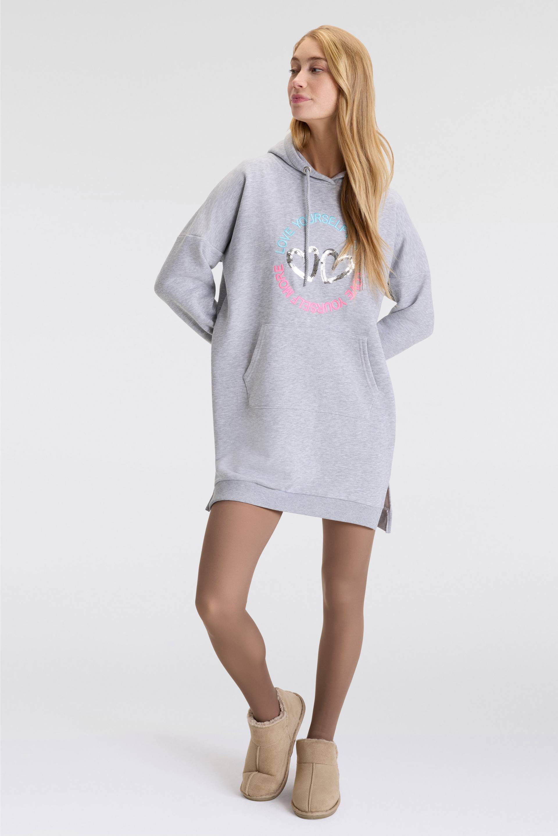 Zwillingsherz Sweatkleid »"Love Yourself More"«, mit Kapuze, Taschen, Front und Backmotiv und Pailletten von Zwillingsherz