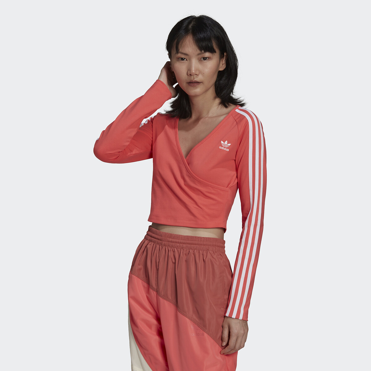 Crop-Top Adicolor, V-Ausschnitt von adidas Originals