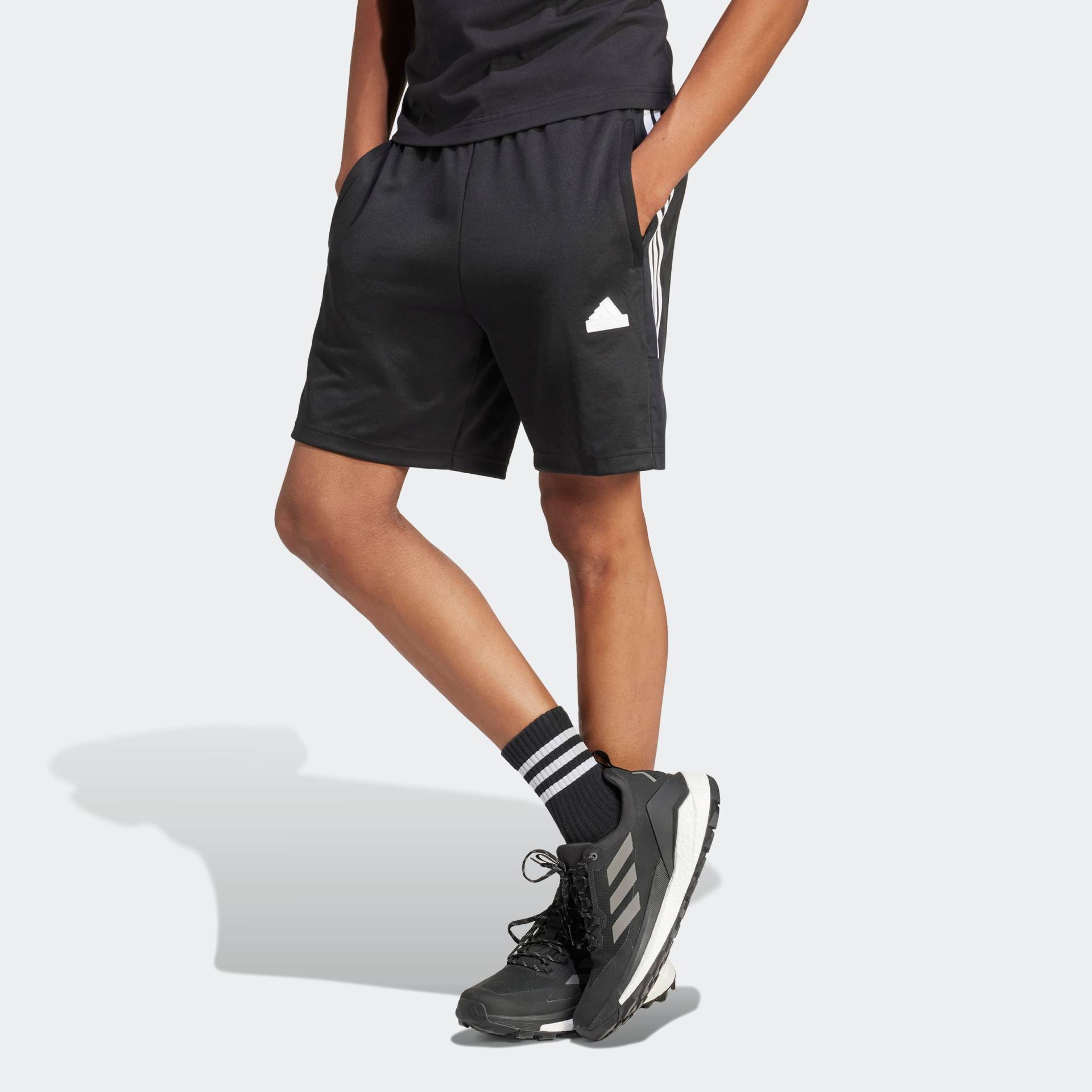 adidas Sportswear Shorts »M TIRO SHO Q1«, (1 tlg.), Trainingsshorts mit Logo, Druckknopftasche von adidas Sportswear