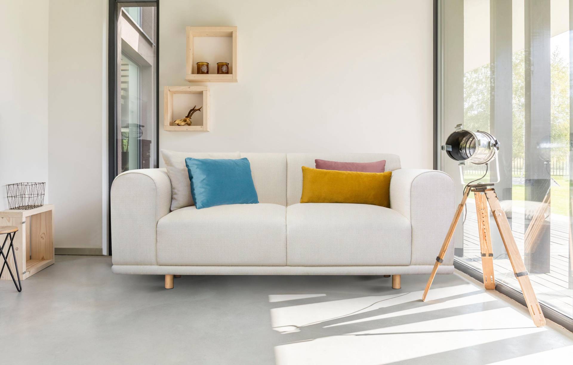 andas 2-Sitzer »Maroon«, in skandinavischem Design, mit losen Kissen von andas