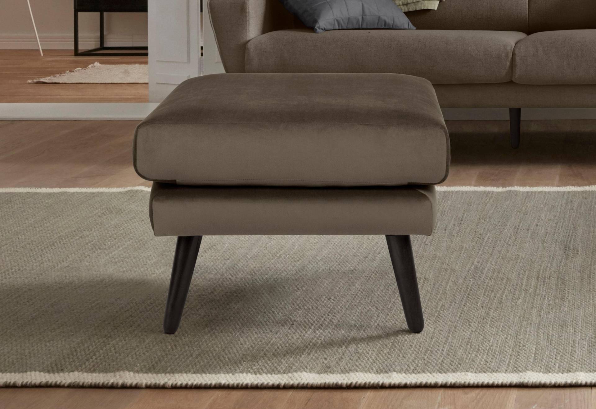 andas Hocker »Bille«, mit Eiche-Beinen, Design by Morten Georgsen andas Hocker »Bille«, mit Eiche-Beinen, Design by Morten Georgsen von andas