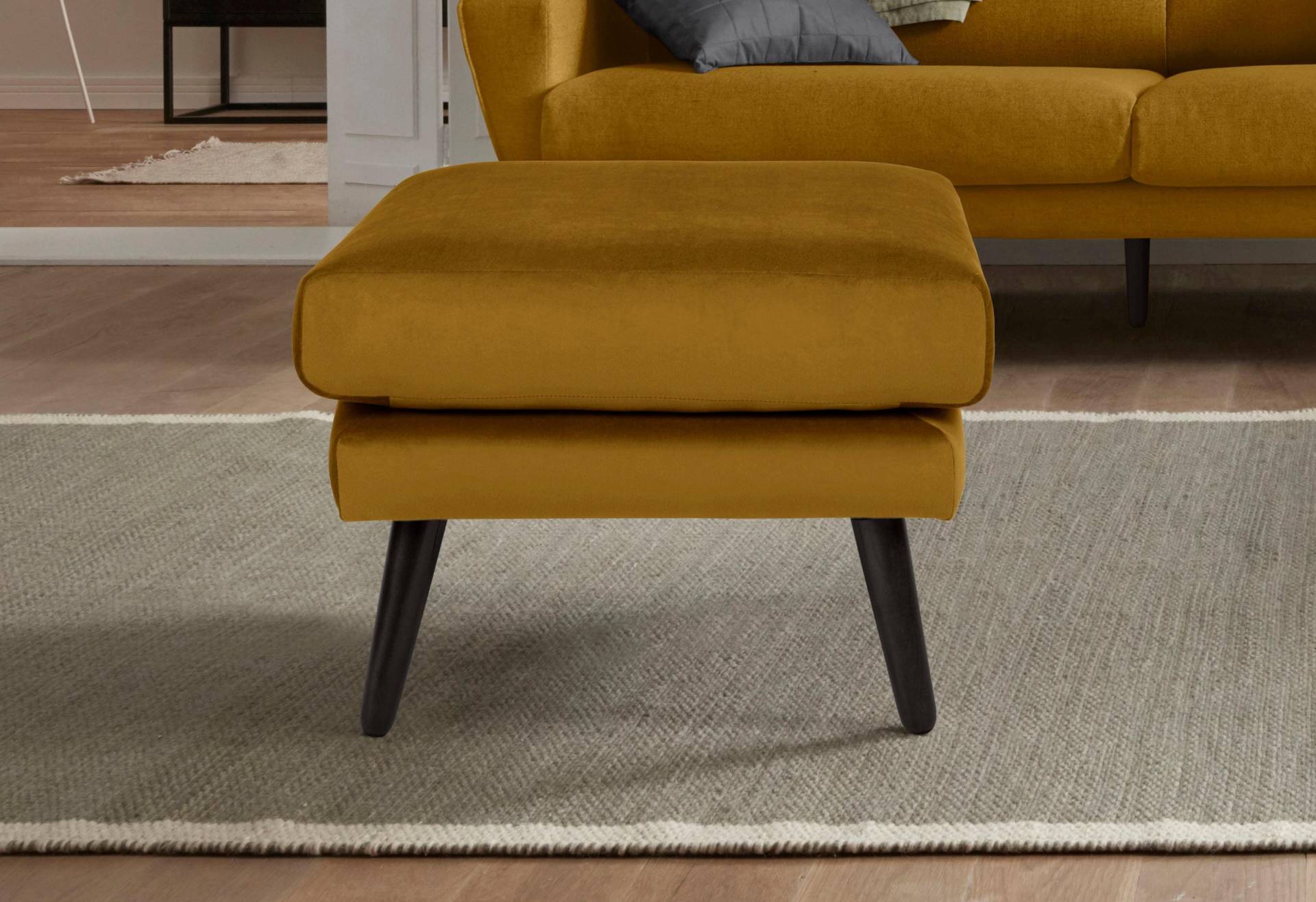 andas Hocker »Bille«, mit Eiche-Beinen, Design by Morten Georgsen andas Hocker »Bille«, mit Eiche-Beinen, Design by Morten Georgsen von andas