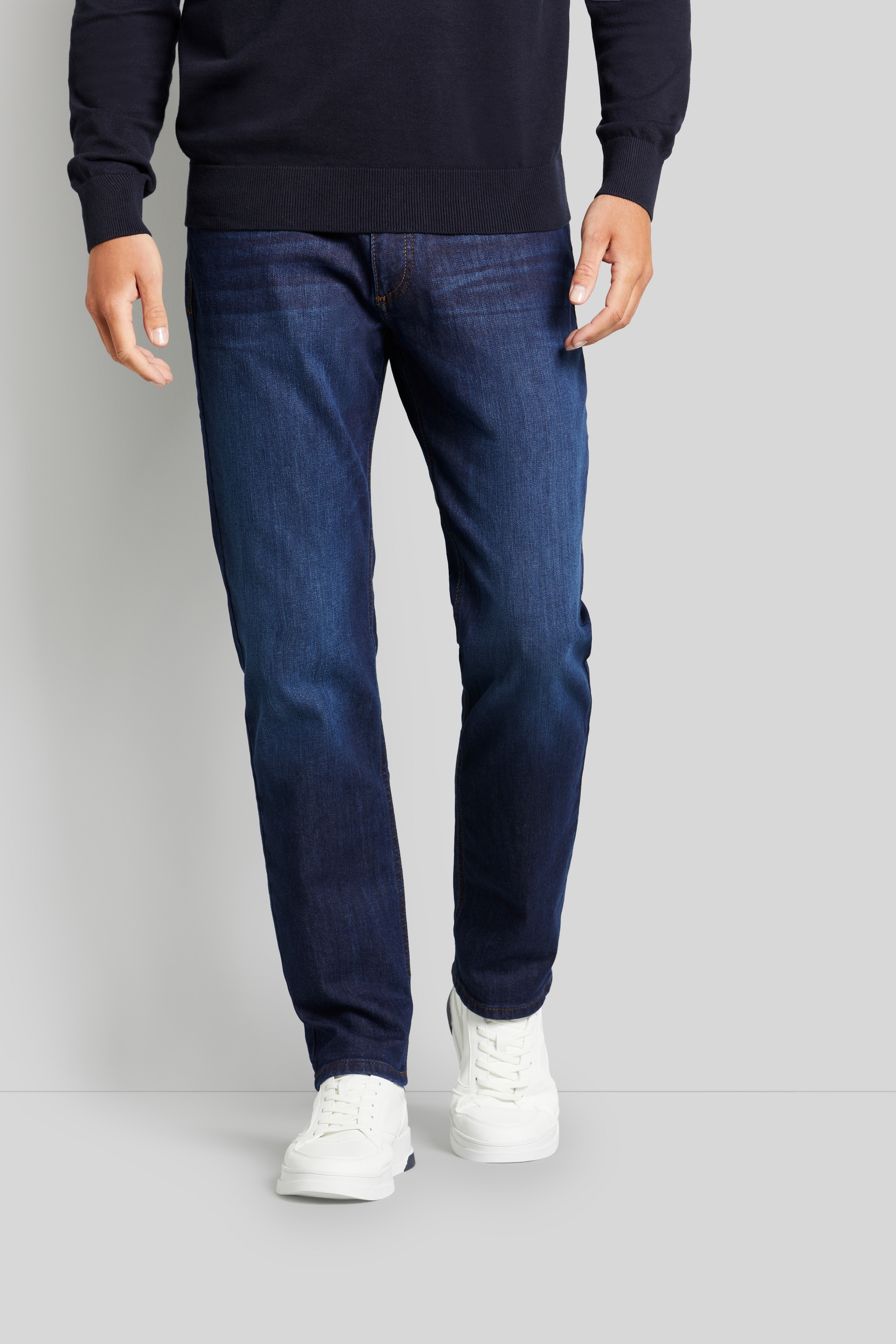 bugatti 5-Pocket-Jeans, mit einem leichten Used-Look bugatti 5-Pocket-Jeans, mit einem leichten Used-Look von bugatti