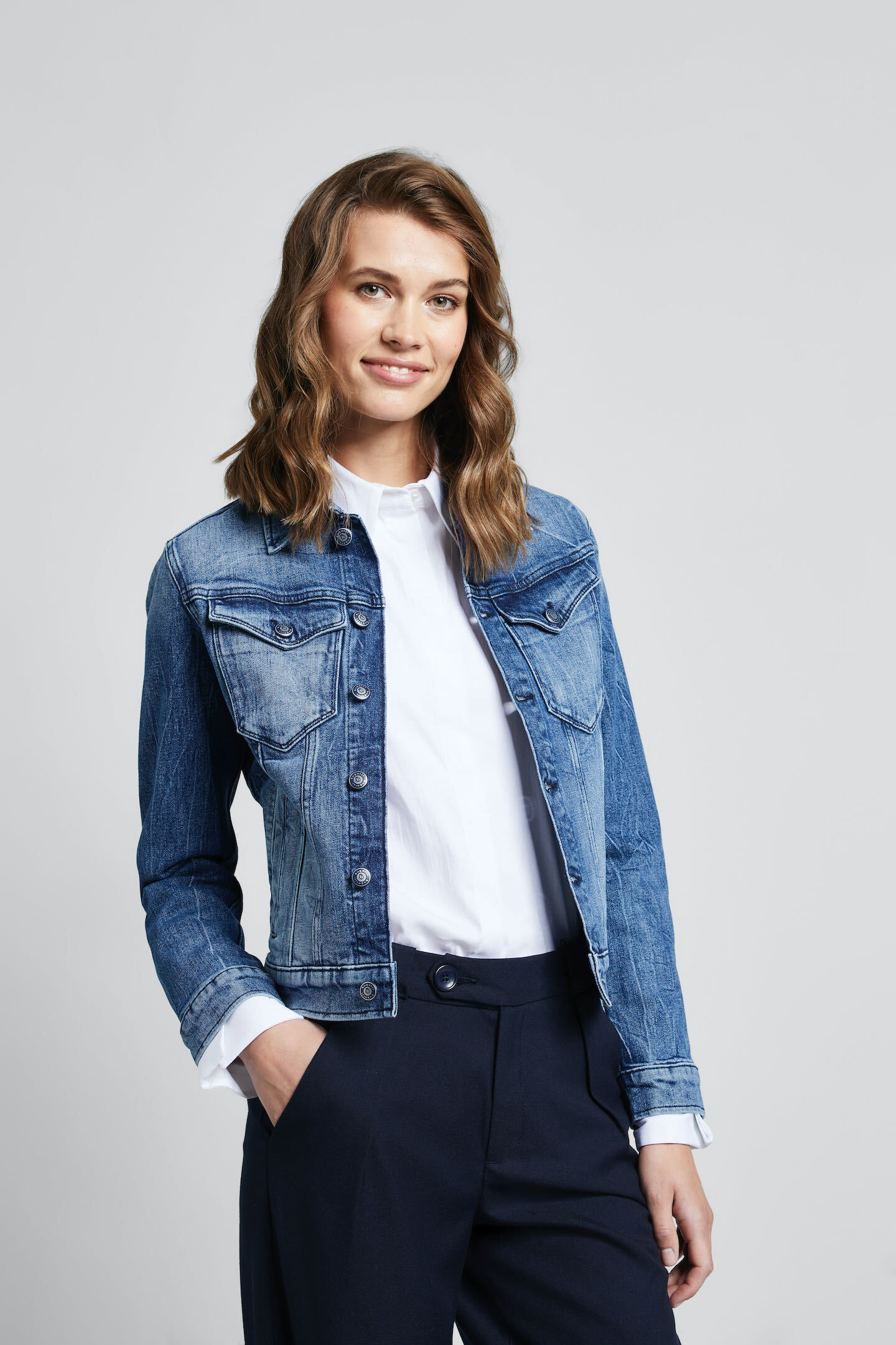 bugatti Jeansjacke, ohne Kapuze, in Used-Optik bugatti Jeansjacke, ohne Kapuze, in Used-Optik von bugatti