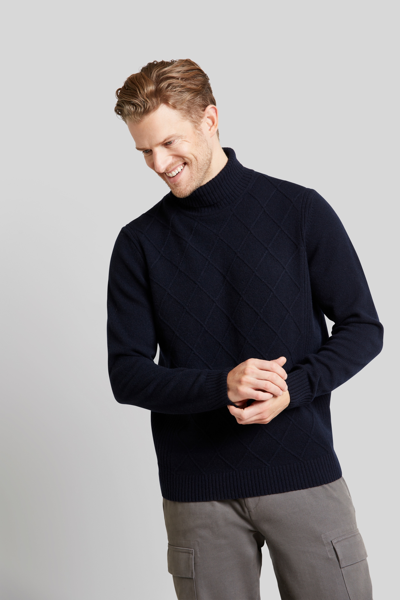 bugatti Rollkragenpullover, mit 3-D-Rautenmuster bugatti Rollkragenpullover, mit 3-D-Rautenmuster von bugatti