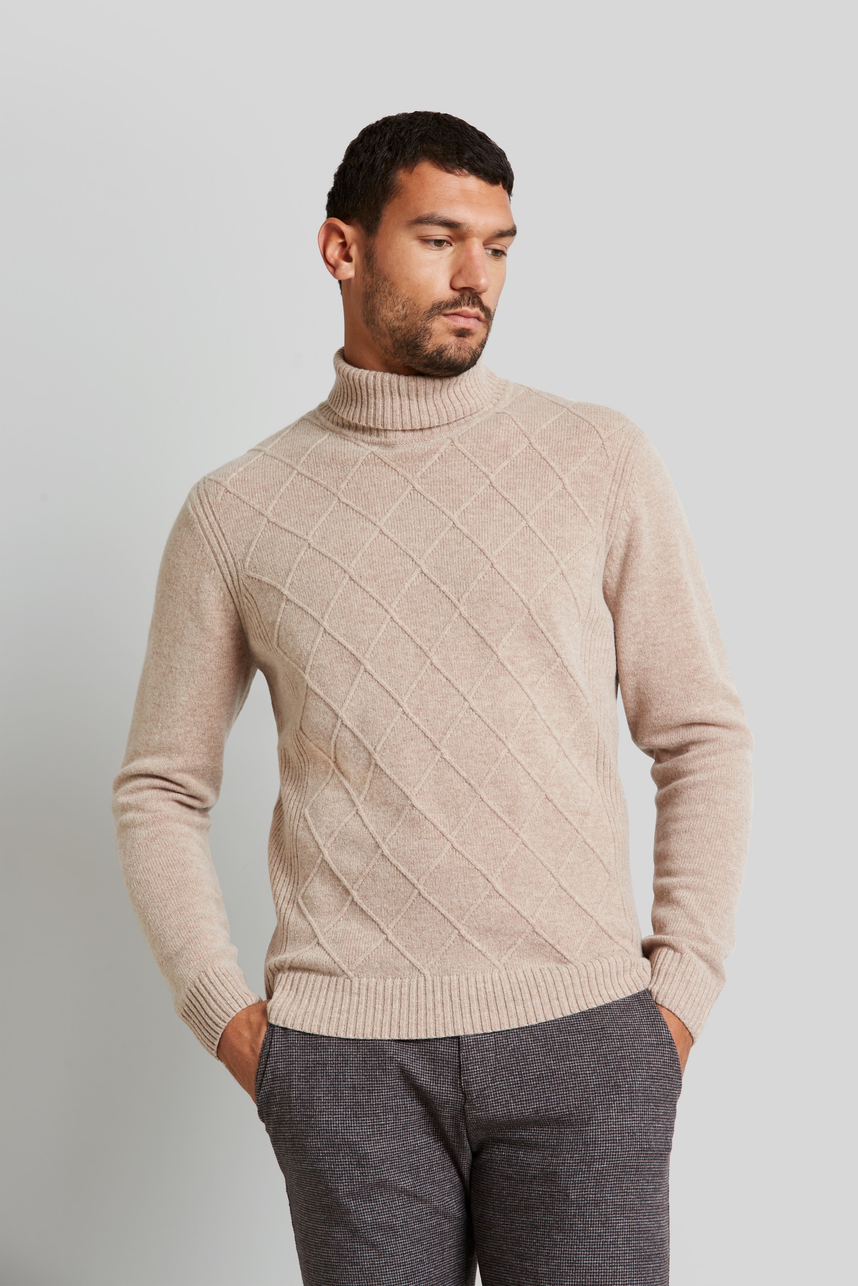 bugatti Rollkragenpullover, mit 3-D-Rautenmuster bugatti Rollkragenpullover, mit 3-D-Rautenmuster von bugatti