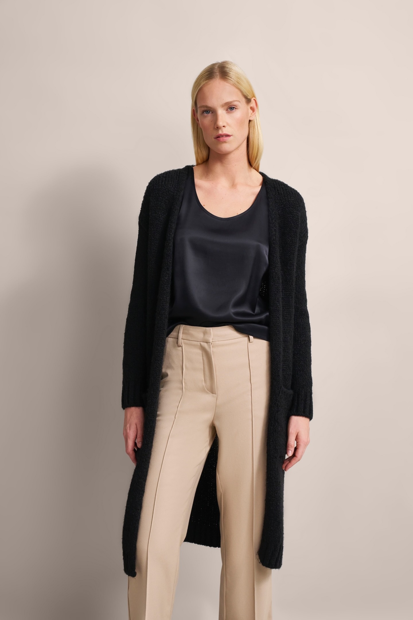 bugatti Strickjacke, mit breiten Rippenbündchen bugatti Strickjacke, mit breiten Rippenbündchen von bugatti