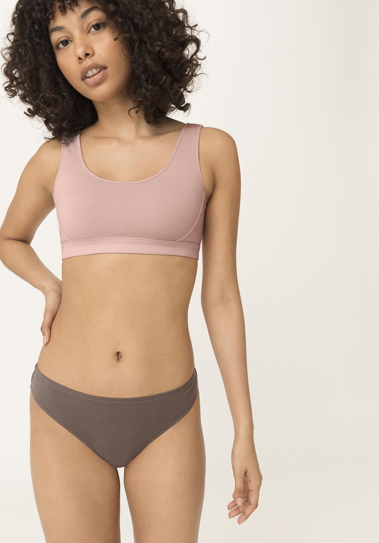 hessnatur Damen Brasilslip regular cut aus Bio-Baumwolle mit TENCEL™Modal - lila Grösse48 von hessnatur