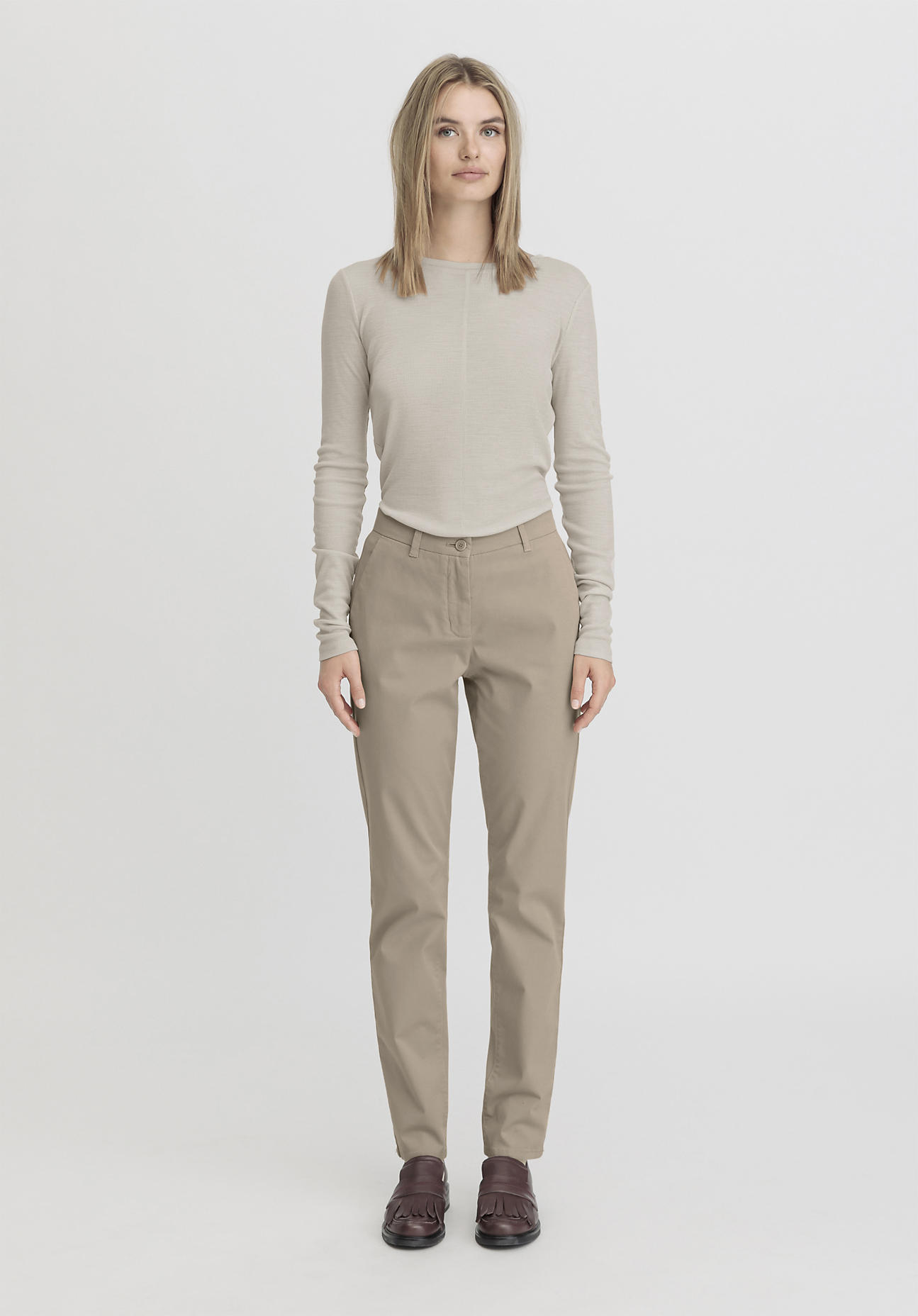 hessnatur Damen Hose Chino Regular aus Bio-Baumwolle - beige Grösse44 von hessnatur