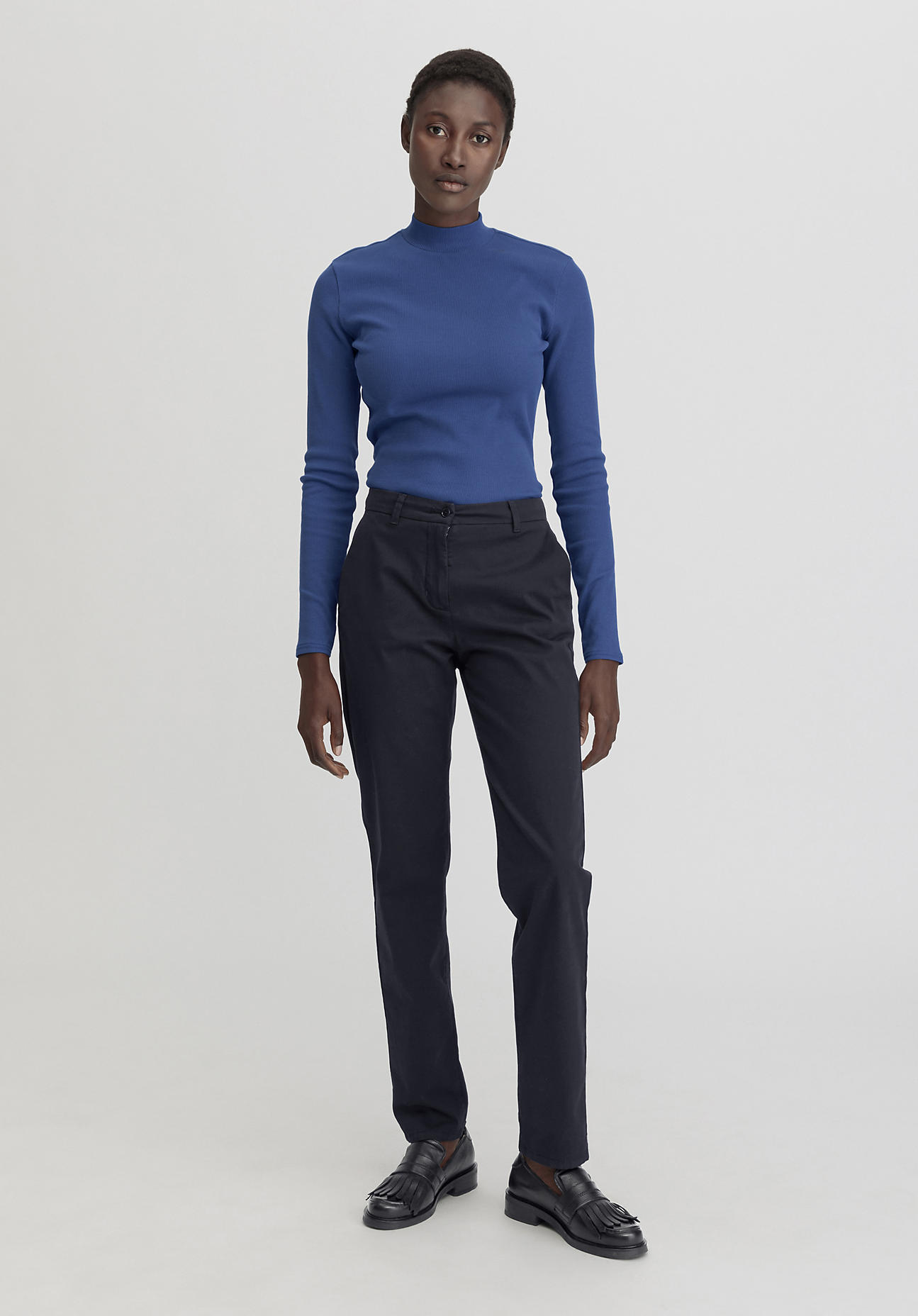 hessnatur Damen Chino Regular aus Bio-Baumwolle - blau Grösse48 von hessnatur