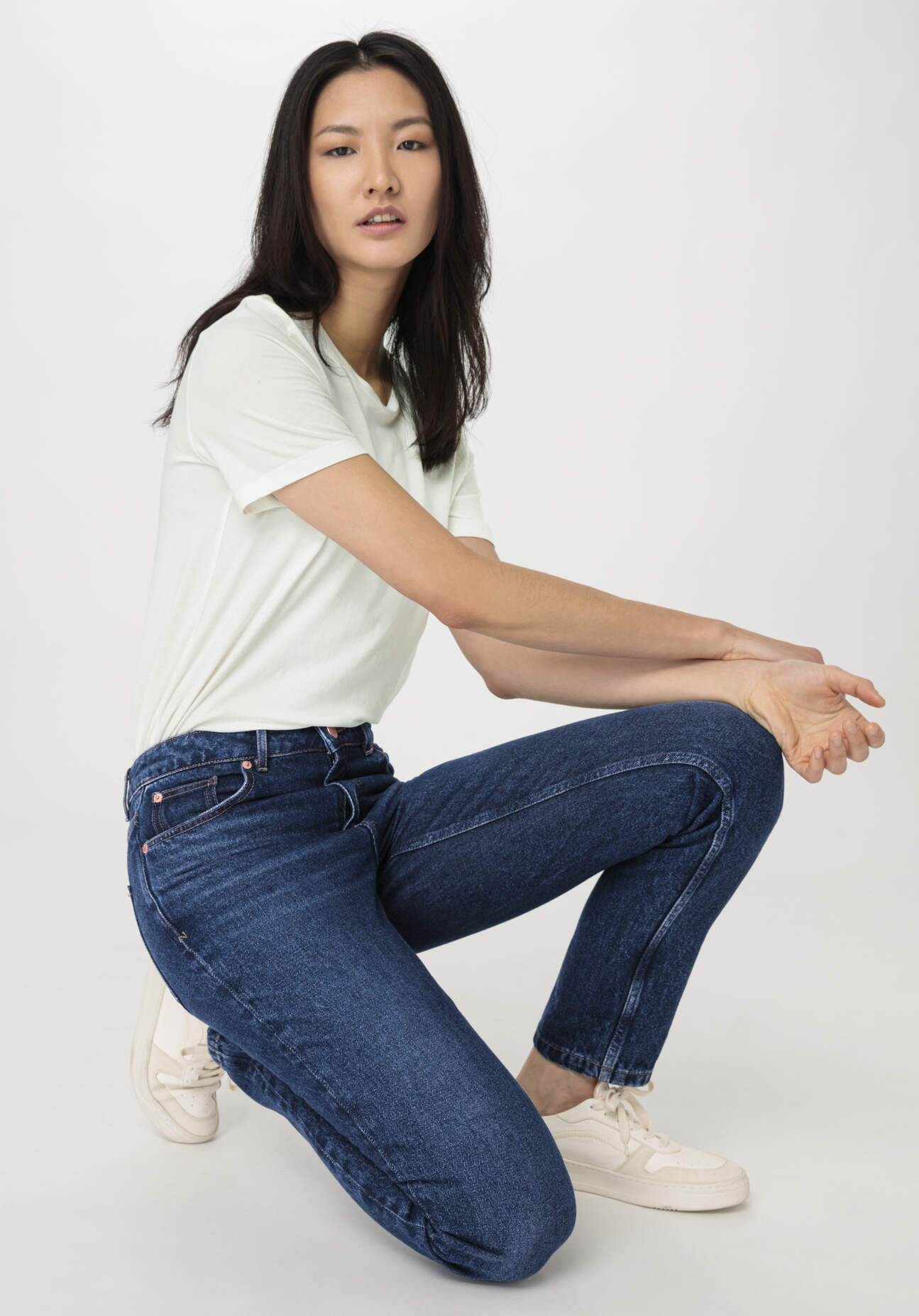 hessnatur Damen Jeans HANNA High Rise Mom aus Bio-Denim - blau Grösse25/30 von hessnatur