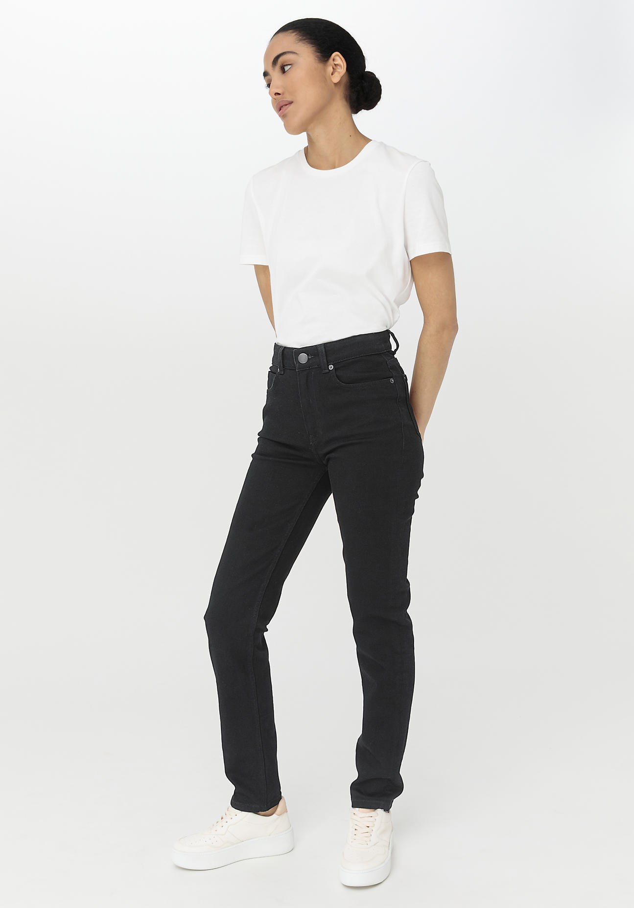 hessnatur Damen Coreva™ Jeans LINN High Rise Slim aus Bio-Denim - schwarz Grösse29/32 von hessnatur