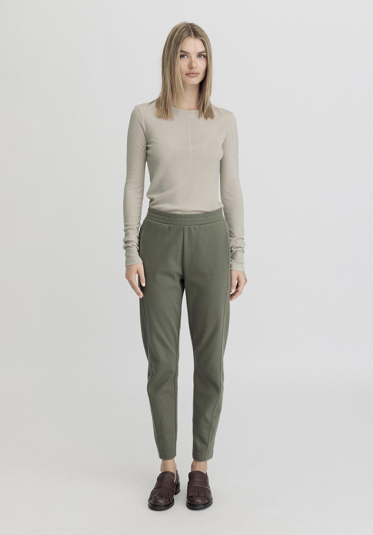 hessnatur Damen Jersey-Hose Regular aus Bio-Baumwolle - grün Grösse34 von hessnatur