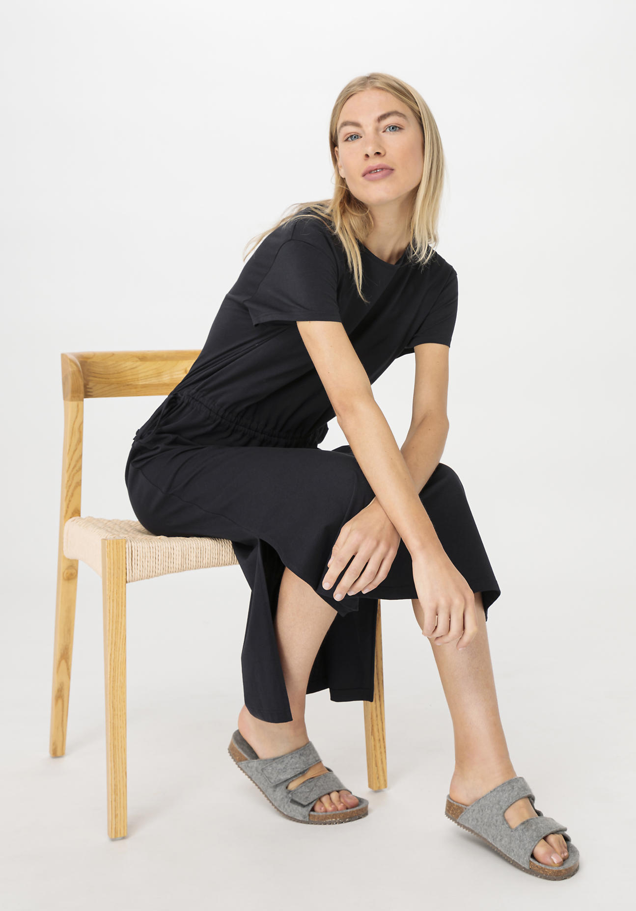 hessnatur Damen Jersey Kleid Midi Regular aus Bio-Baumwolle - schwarz Grösse40 hessnatur Damen Jersey Kleid Midi Regular aus Bio-Baumwolle - schwarz Grösse40 von hessnatur