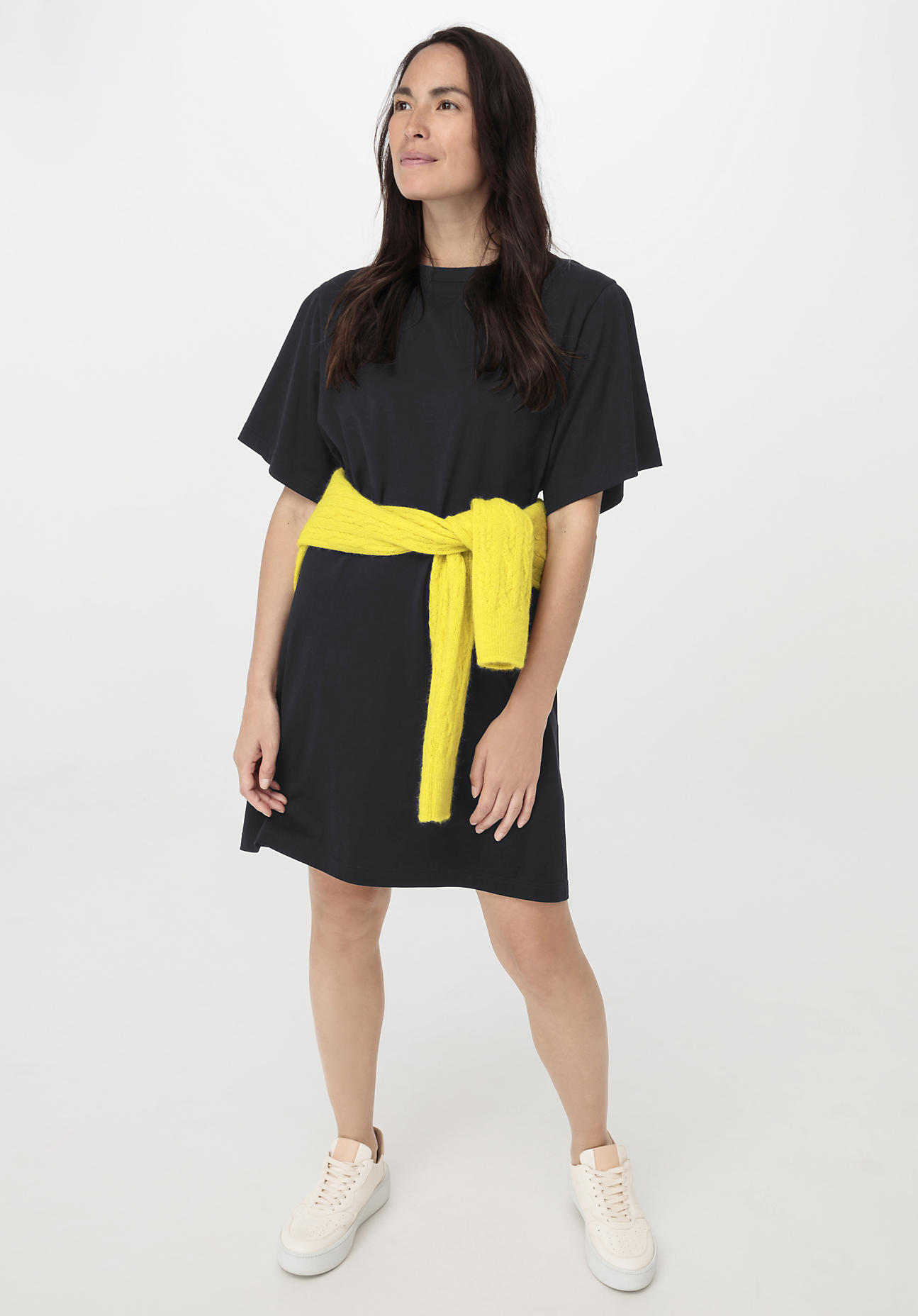 hessnatur Damen Shirt-Kleid Mini Relaxed aus Bio-Baumwolle - schwarz Grösse36 von hessnatur