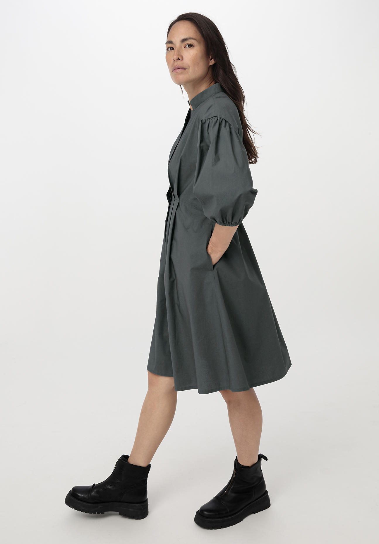 hessnatur Damen Kleid aus Bio-Baumwolle - grün Grösse38 von hessnatur