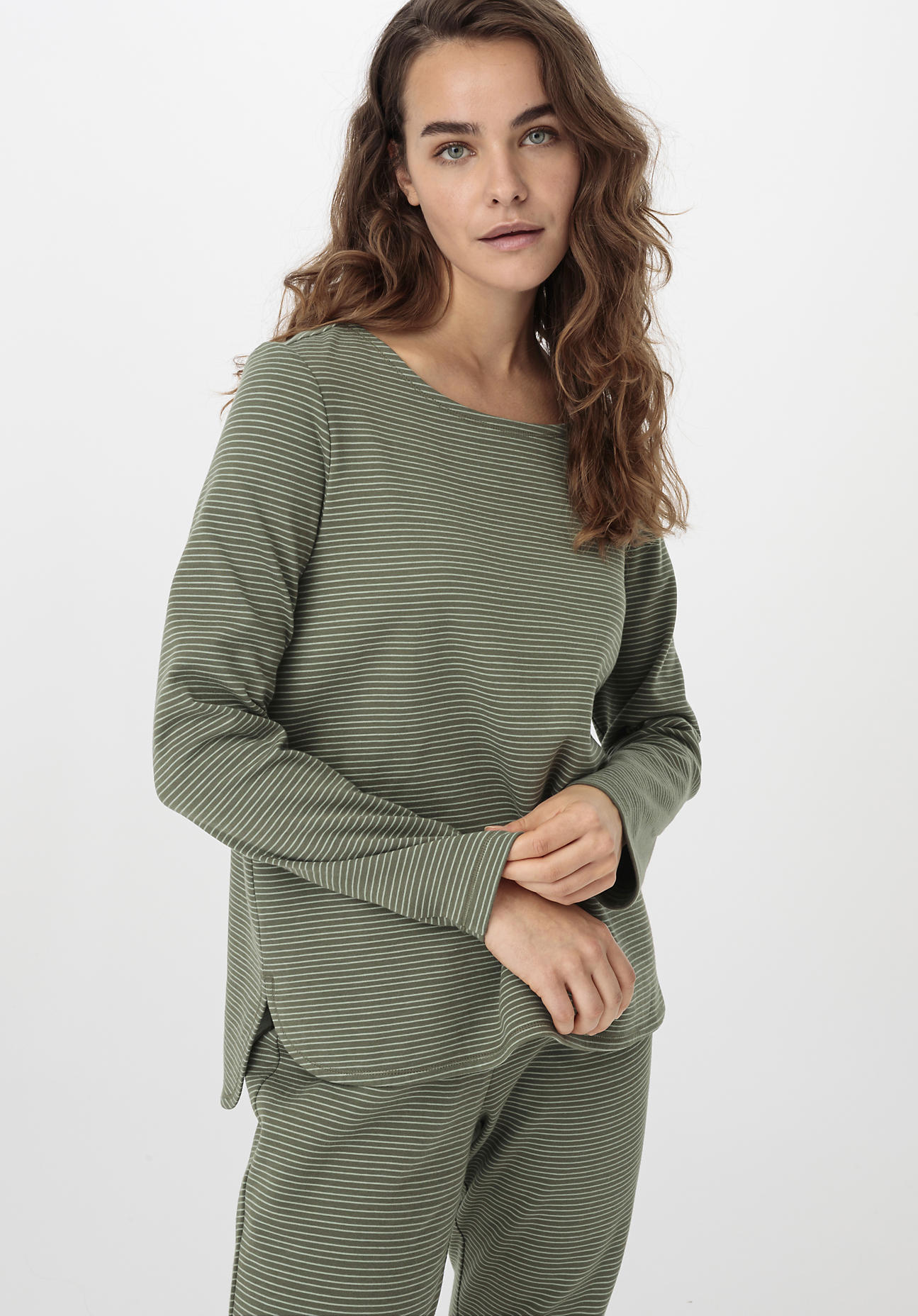 hessnatur Damen Langarm-Schlafshirt aus Bio-Baumwolle - grün Grösse36 von hessnatur