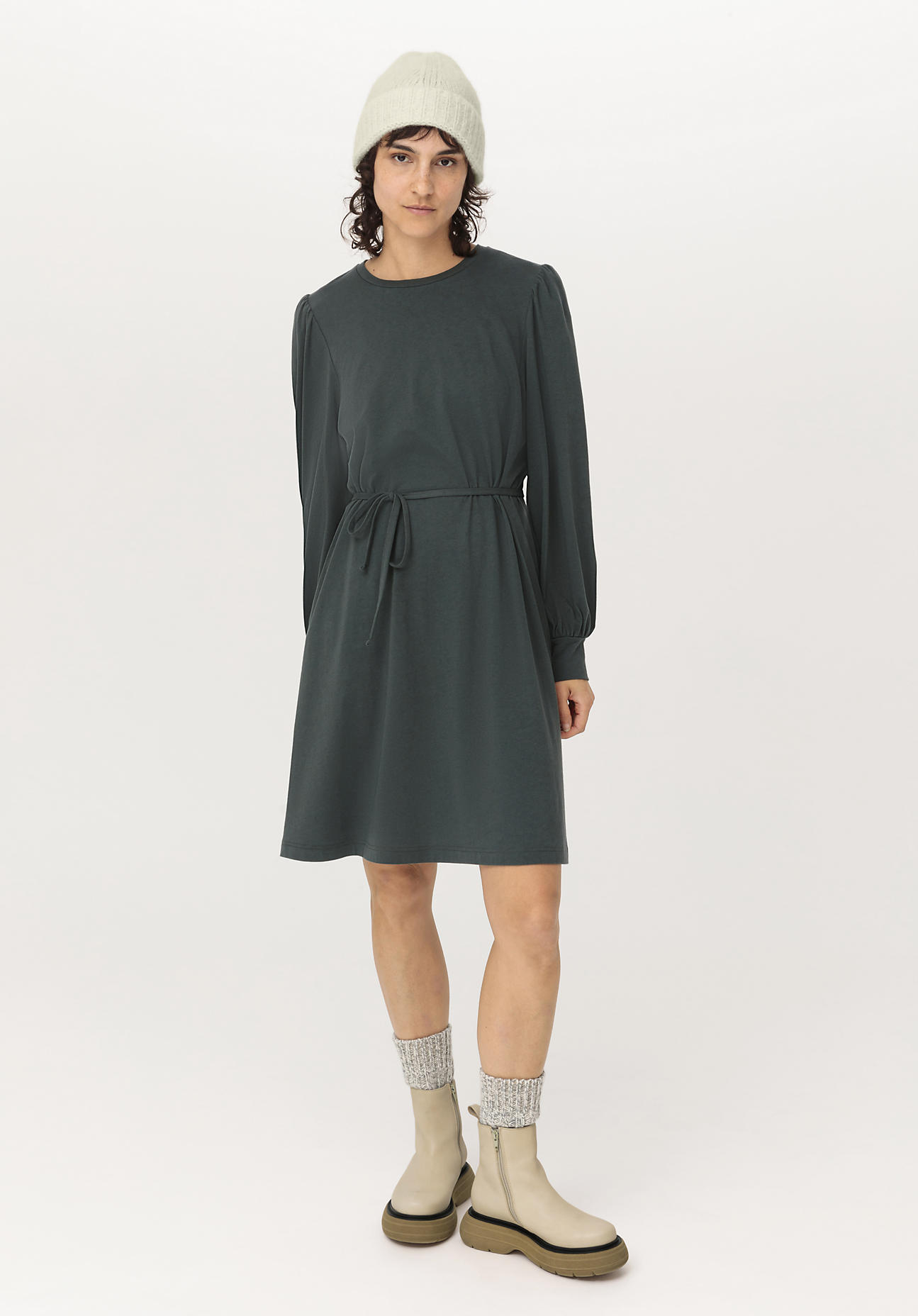 hessnatur Damen Mini-Kleid aus Bio-Baumwolle mit Bio-Merinowolle - grün Grösse44 von hessnatur