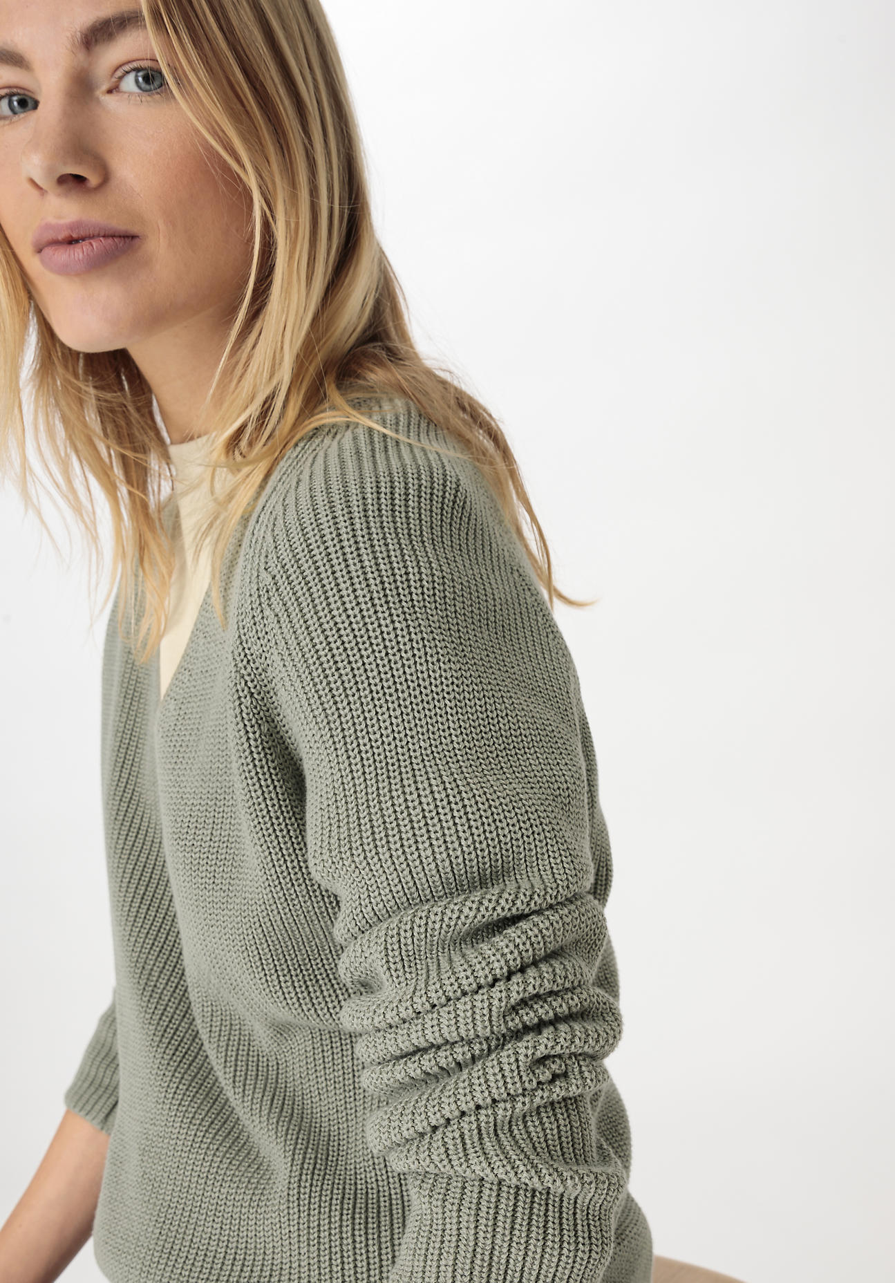 hessnatur Damen Pullover Regular aus Bio-Baumwolle - grün Grösse38 von hessnatur