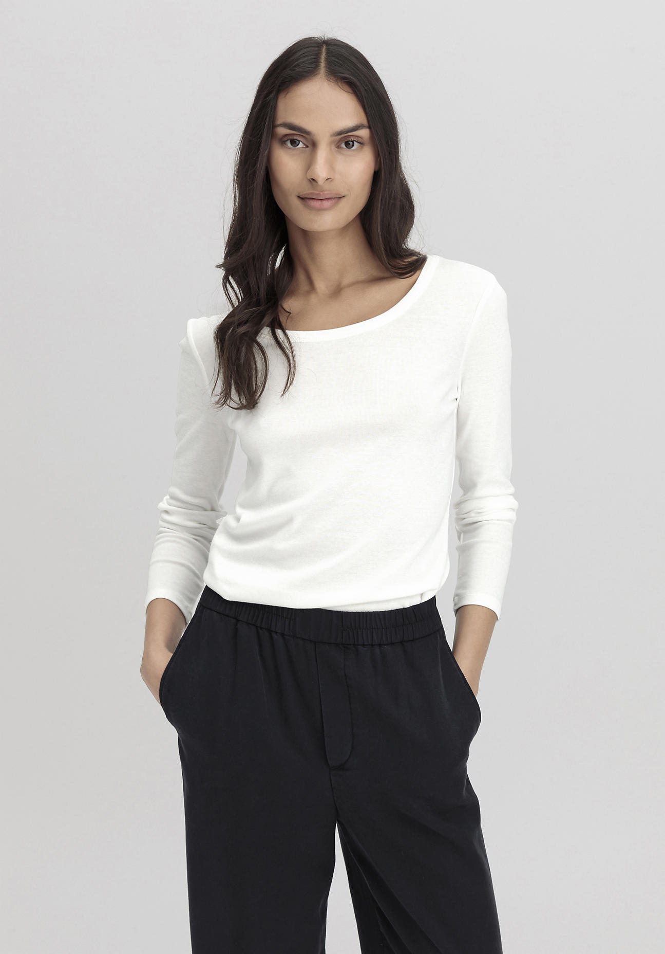 hessnatur Damen Softrib Langarmshirt Slim aus Bio-Baumwolle mit TENCEL™ Modal - weiß Grösse42 von hessnatur