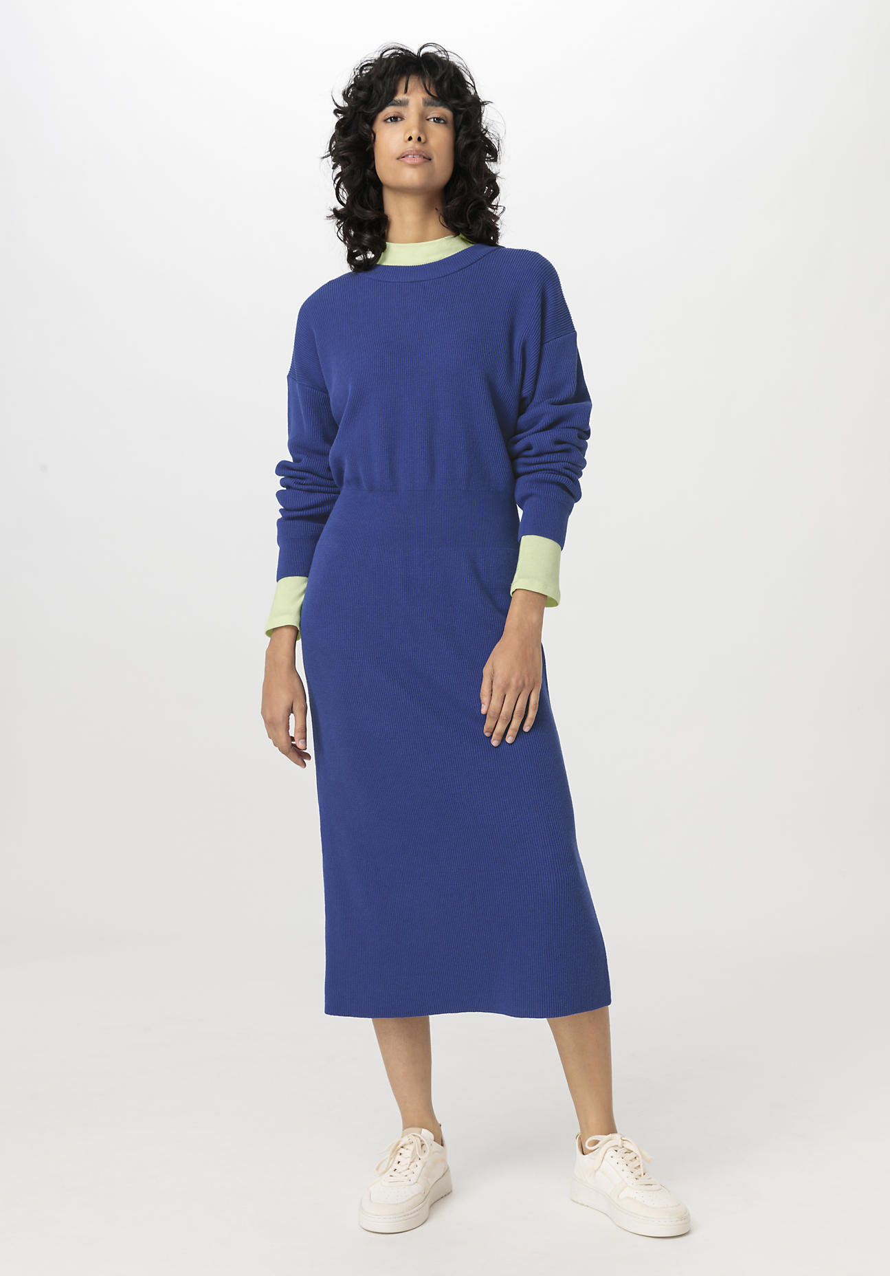 hessnatur Damen Strickkleid Midi Relaxed aus Bio-Baumwolle - blau Grösse34 von hessnatur