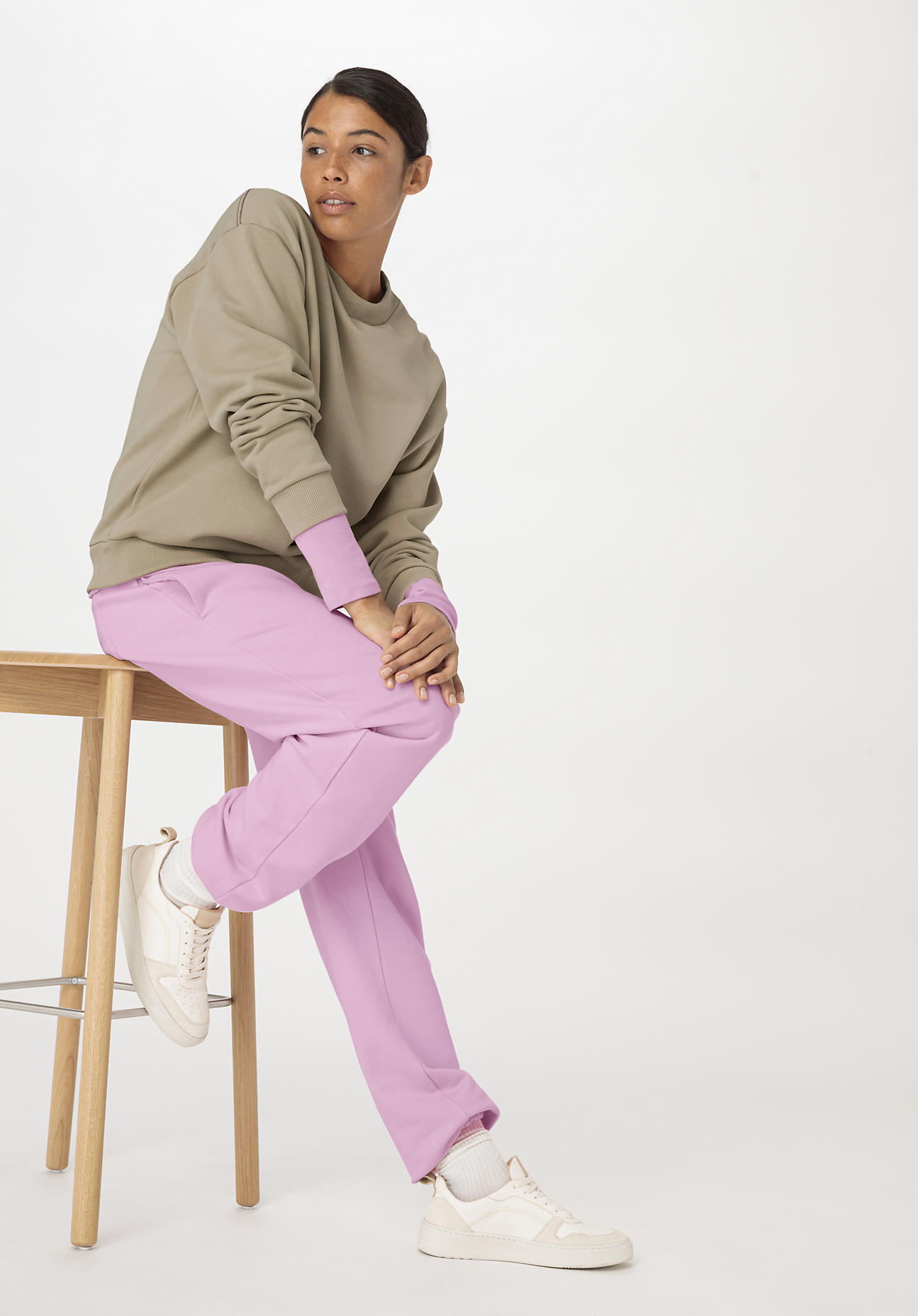 hessnatur Damen Sweat-Hose Relaxed aus Bio-Baumwolle - rosa Grösse34 von hessnatur