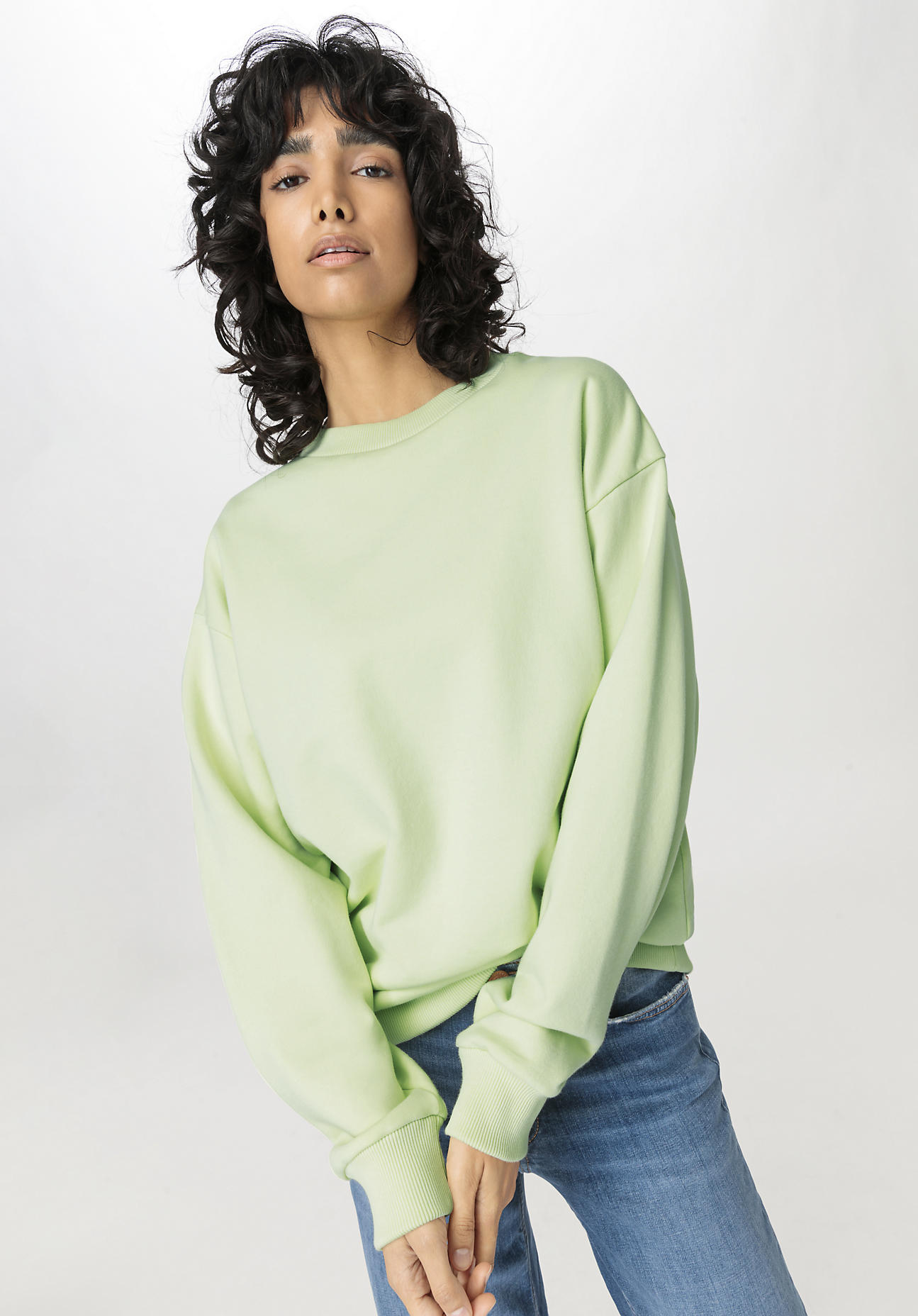 hessnatur Damen Sweatshirt Relaxed aus Bio-Baumwolle - grün Grösse44 von hessnatur