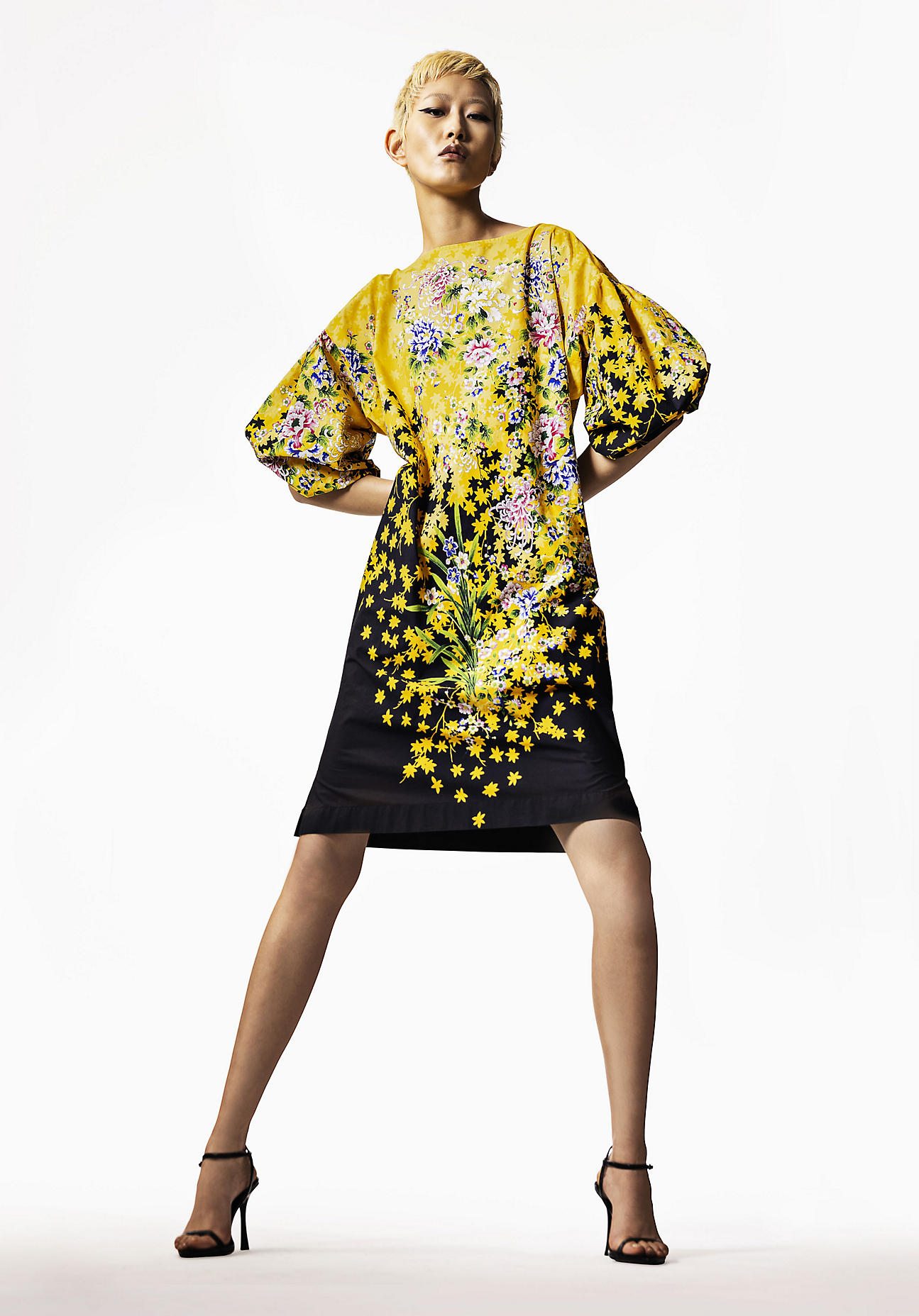 hessnatur Damen WUNDERKIND X HESSNATUR Kleid Oversize mit Kimono-Print aus Bio-Baumwolle - gelb GrösseM von hessnatur