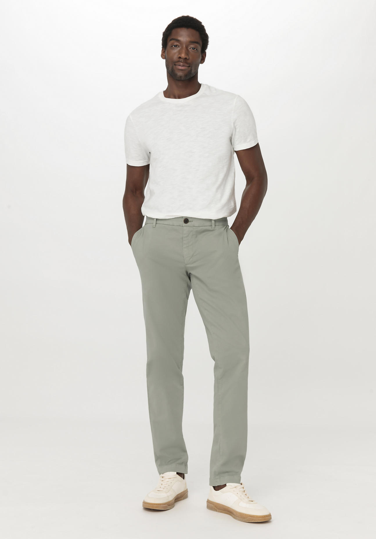 hessnatur Herren Chino LENN Regular aus Bio-Baumwolle - grün Grösse54 von hessnatur