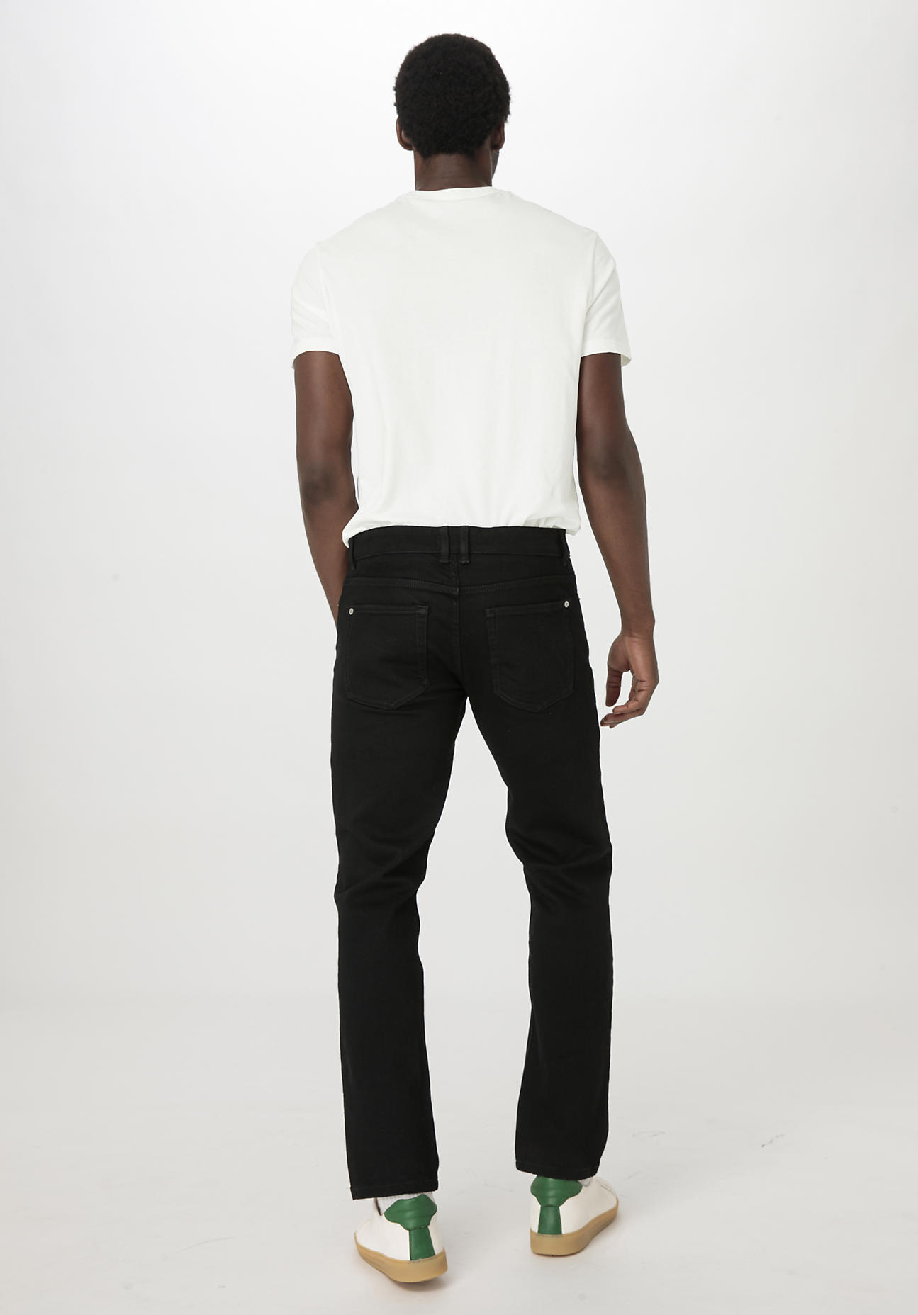 hessnatur Herren Coreva™ Jeans BEN Regular Straight aus Bio-Denim - schwarz Grösse32/32 von hessnatur