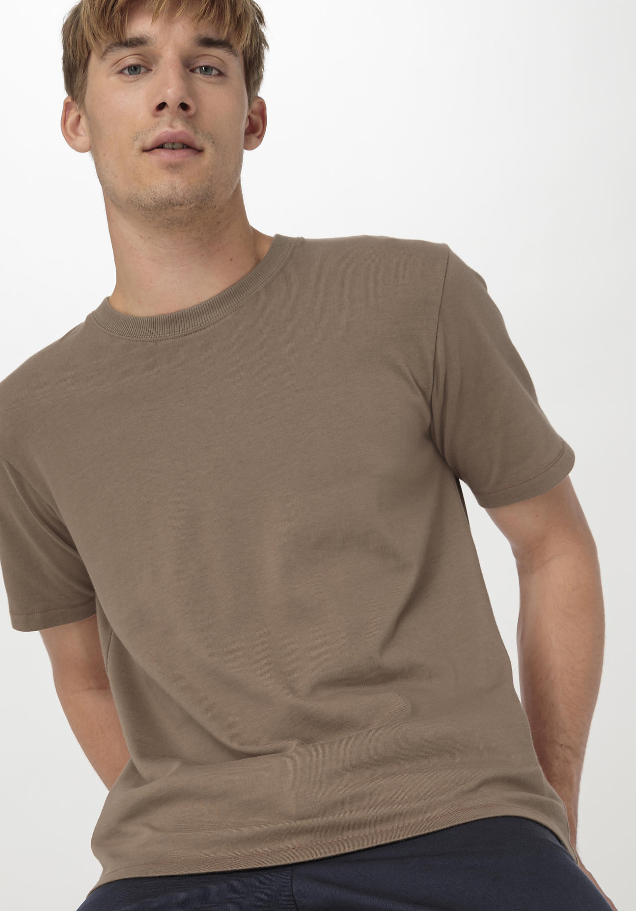 hessnatur Herren T-Shirt Relaxed aus Bio-Baumwolle - braun GrösseS von hessnatur