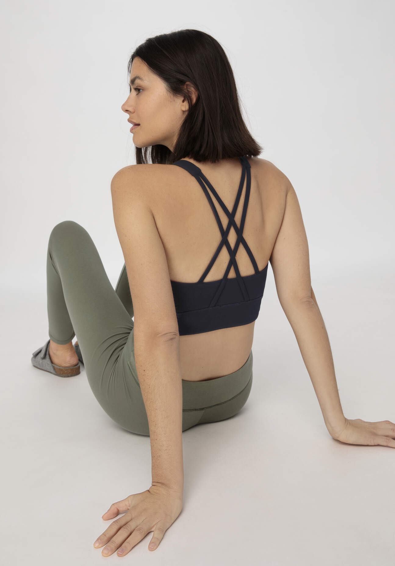 hessnatur Loungewear Bustier Fitted Highneck ACTIVE LIGHT aus Bio-Baumwolle - schwarz Grösse46 hessnatur Loungewear Bustier Fitted Highneck ACTIVE LIGHT aus Bio-Baumwolle - schwarz Grösse46 von hessnatur