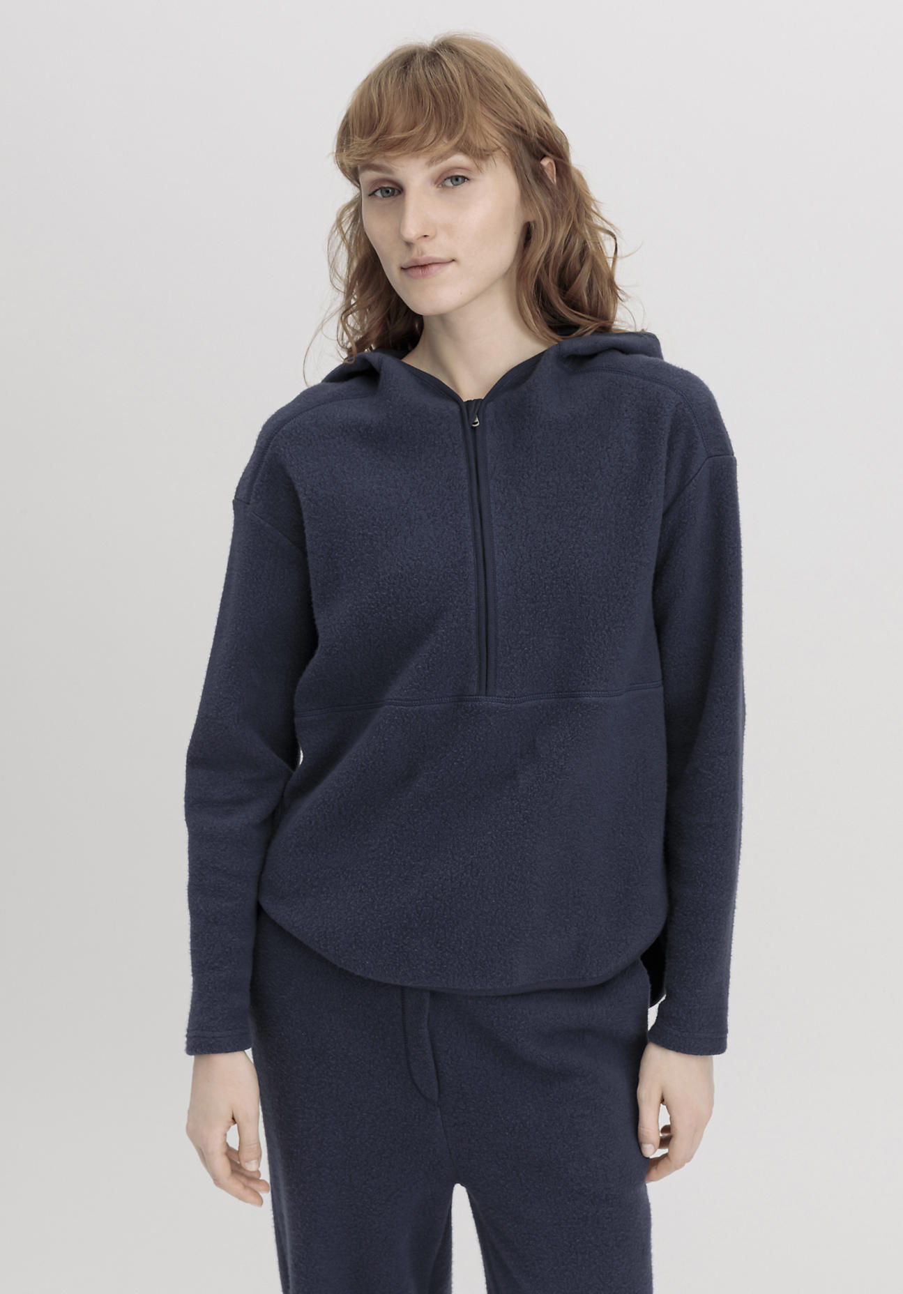 hessnatur Loungewear Fleece Hoodie Relaxed ACTIVE LIGHT aus Bio-Baumwolle - blau GrösseS von hessnatur