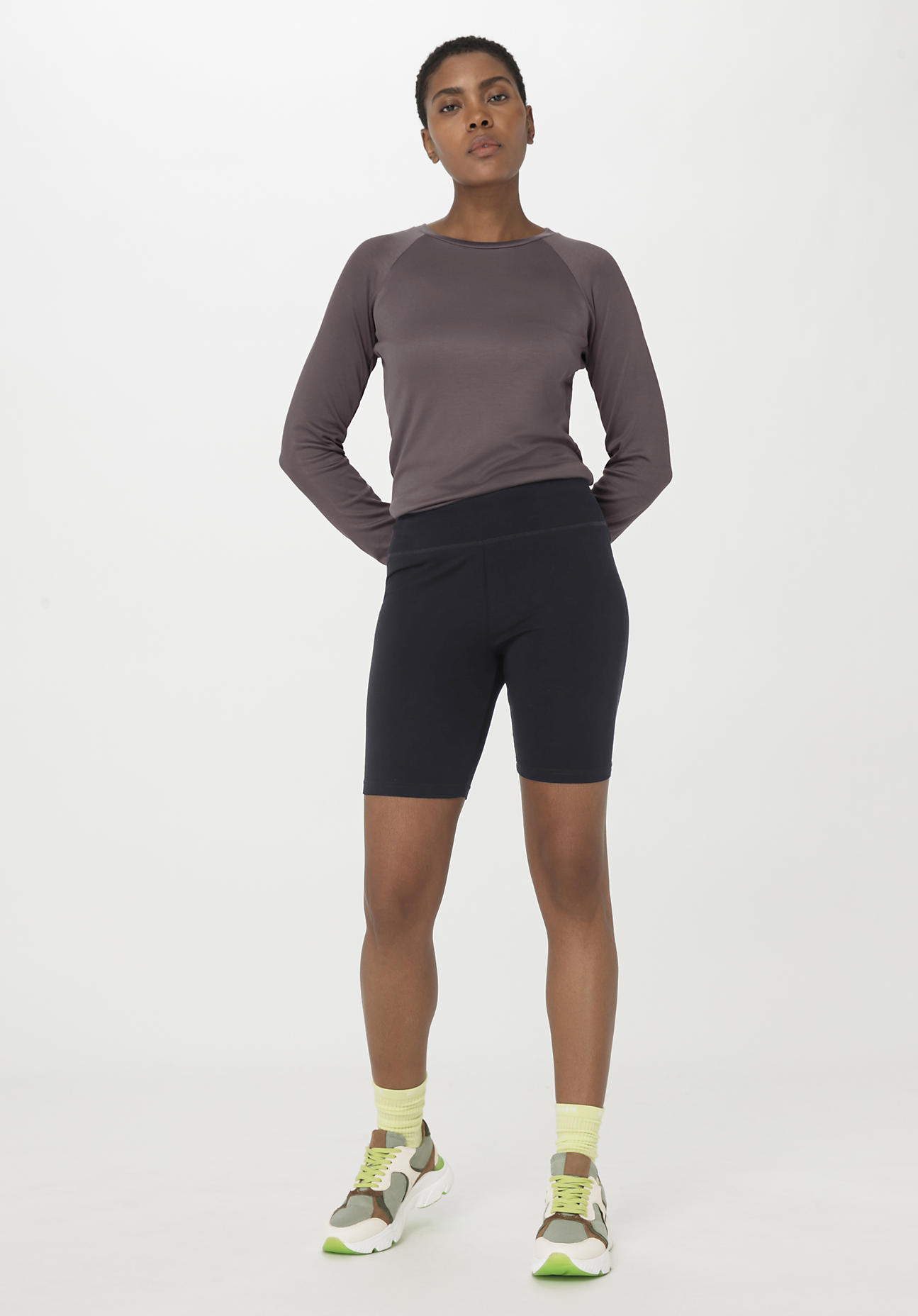 hessnatur Loungewear Shorts Fitted Medium Cut ACTIVE LIGHT aus Bio-Baumwolle - schwarz GrösseXL von hessnatur