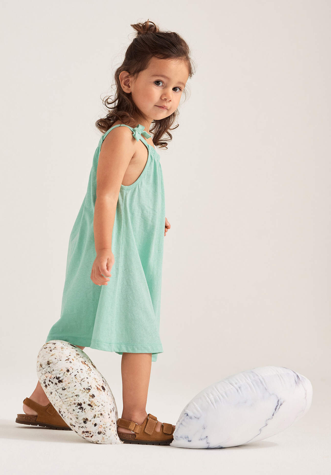 hessnatur Baby Kleid Regular aus Bio-Baumwolle mit Leinen - grün Grösse62/68 von hessnatur