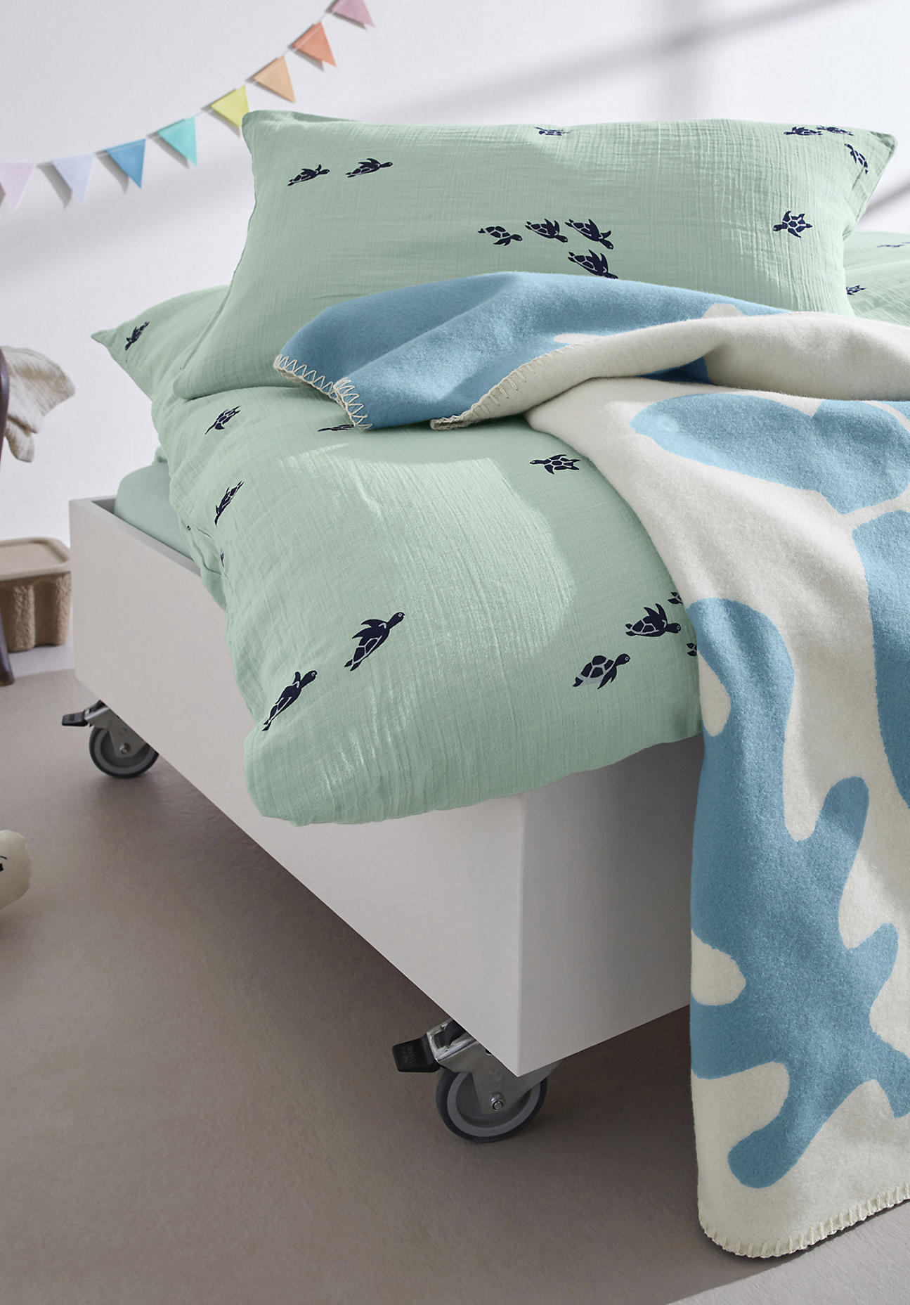 hessnatur Baby Musselin Kinder Bettwäsche-Set aus Bio-Baumwolle - grün Grösse100x135 / 40x60 cm hessnatur Baby Musselin Kinder Bettwäsche-Set aus Bio-Baumwolle - grün Grösse100x135 / 40x60 cm von hessnatur