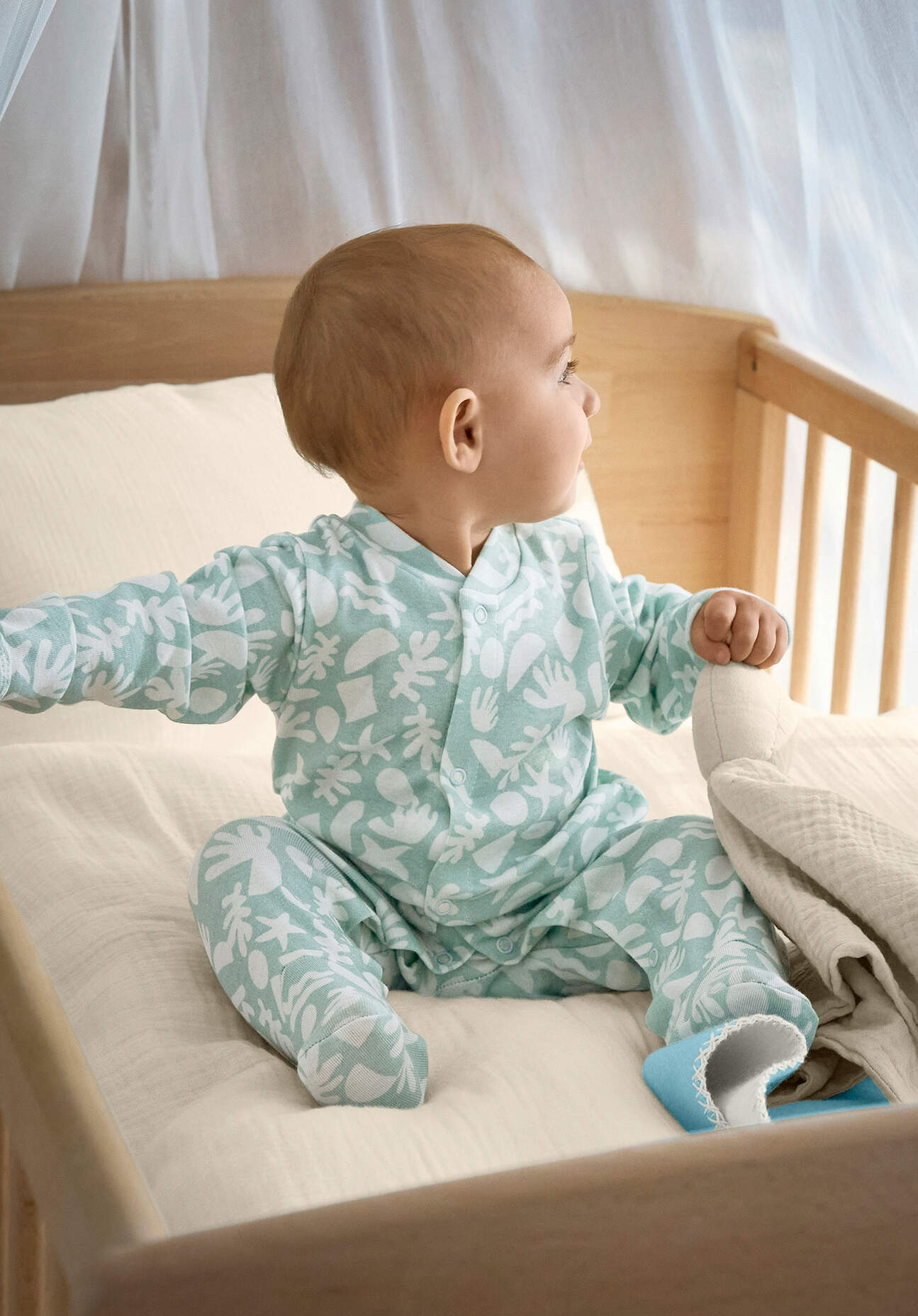 hessnatur Baby Schlafoverall Relaxed aus Bio-Baumwolle - grün Grösse74/80 hessnatur Baby Schlafoverall Relaxed aus Bio-Baumwolle - grün Grösse74/80 von hessnatur