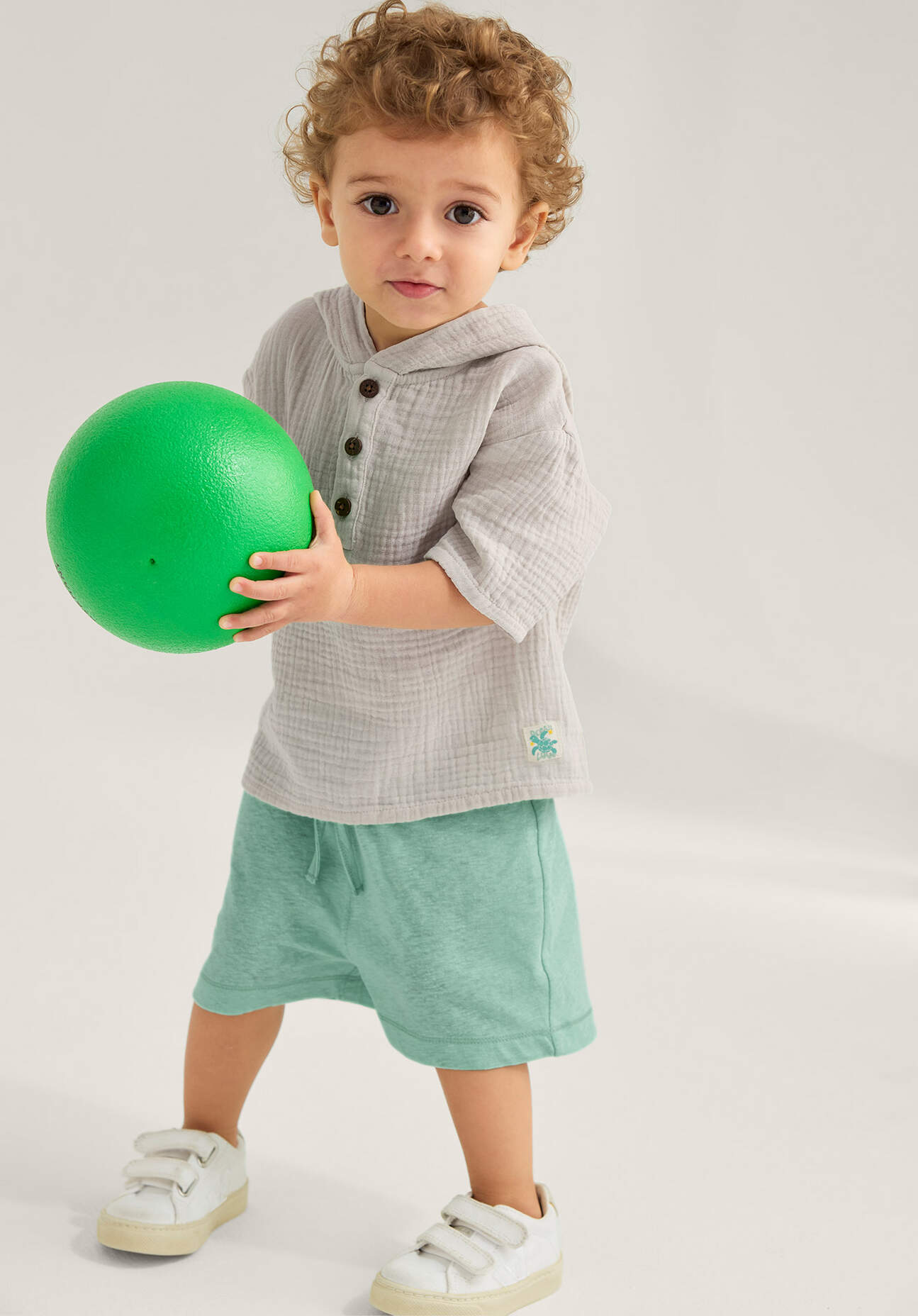 hessnatur Baby Shorts Regluar aus Bio-Baumwolle mit Leinen - grün Grösse86/92 von hessnatur