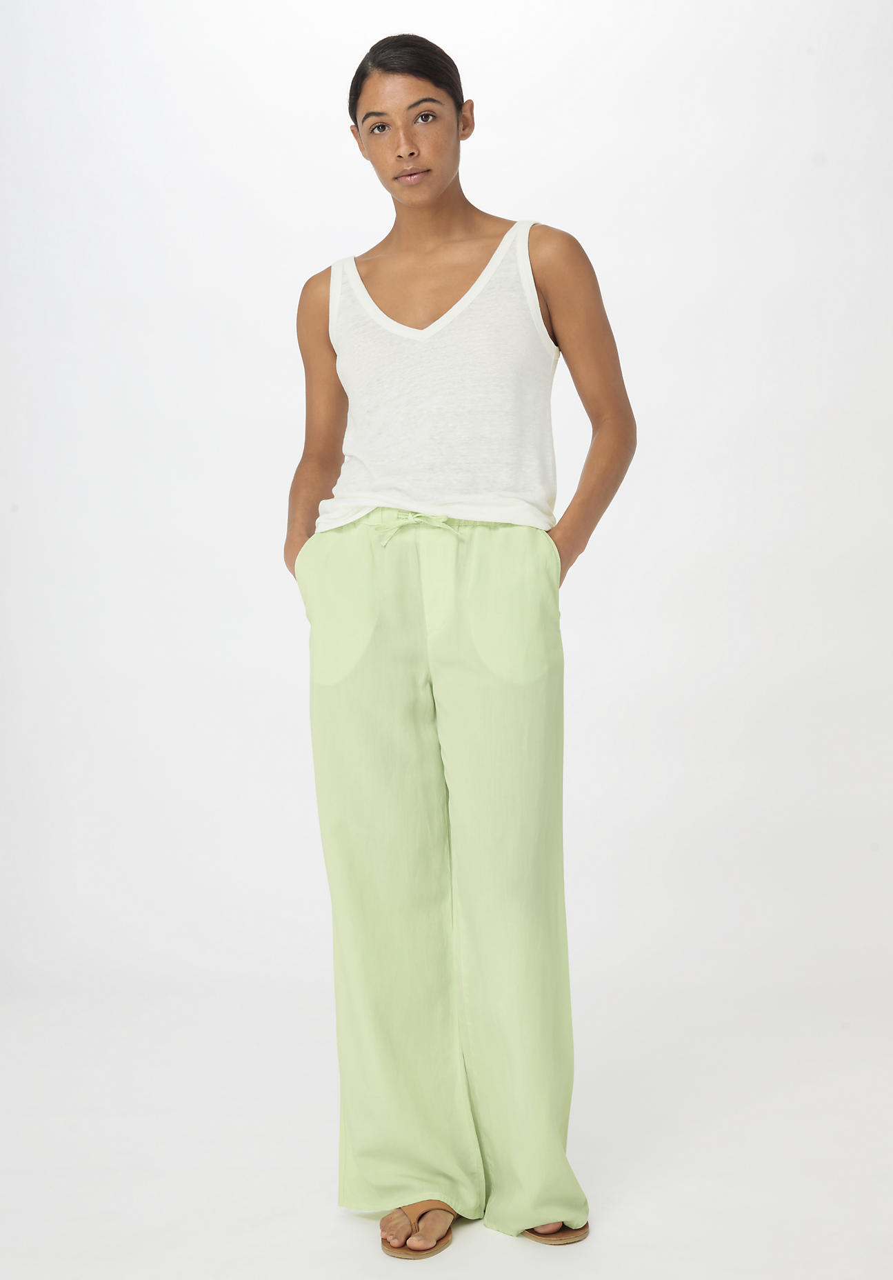 hessnatur Damen Hose Wide Leg Relaxed aus TENCEL™ Lyocell mit Leinen - grün Grösse38 von hessnatur