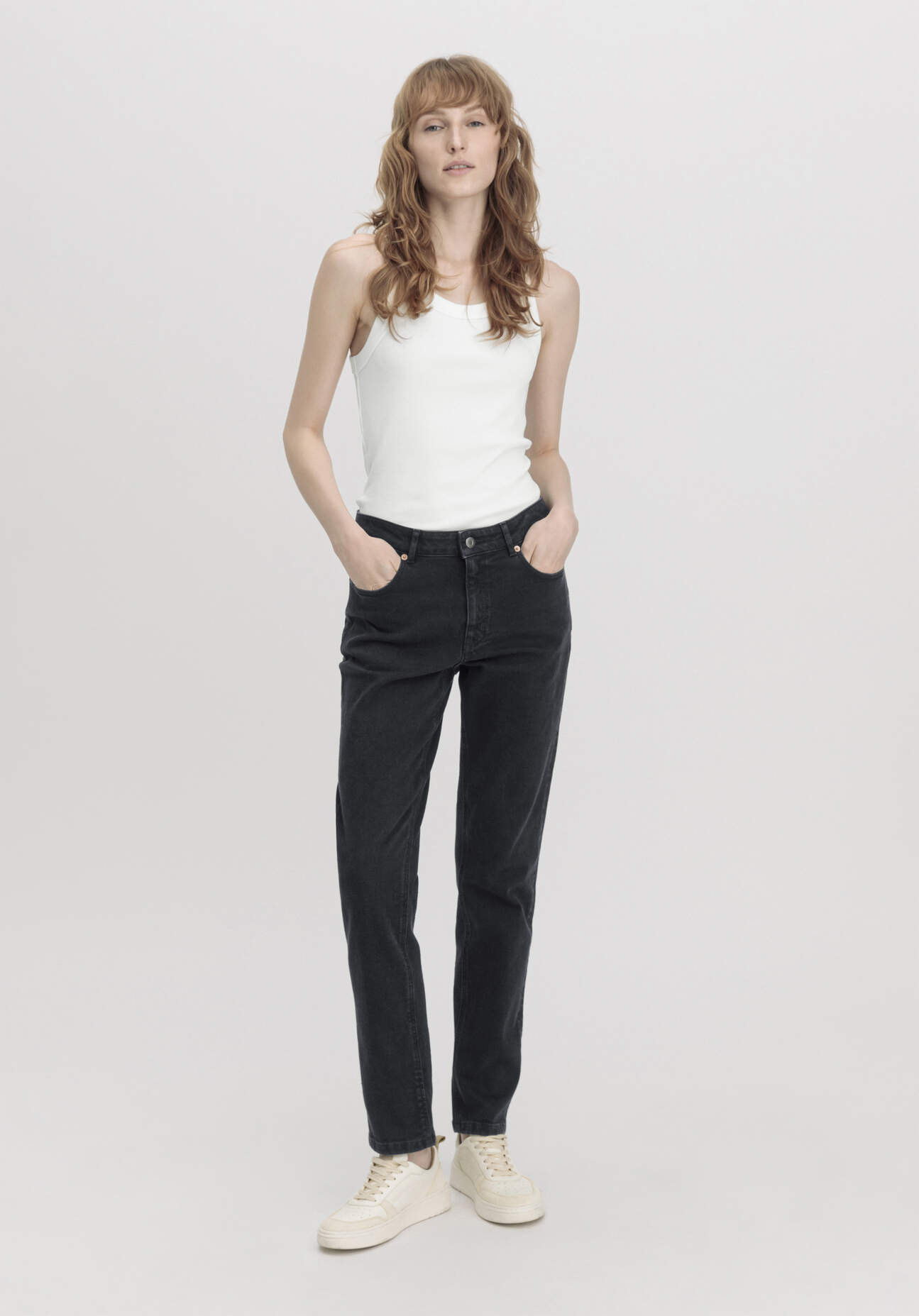 hessnatur Damen Jeans HANNA High Rise Mom aus Bio-Denim - schwarz Grösse31/30 von hessnatur