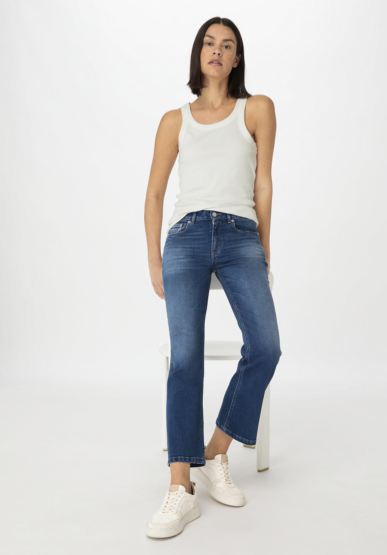 hessnatur Damen Jeans Kick Flared Slim aus Bio-Denim - blau Grösse25/29 von hessnatur